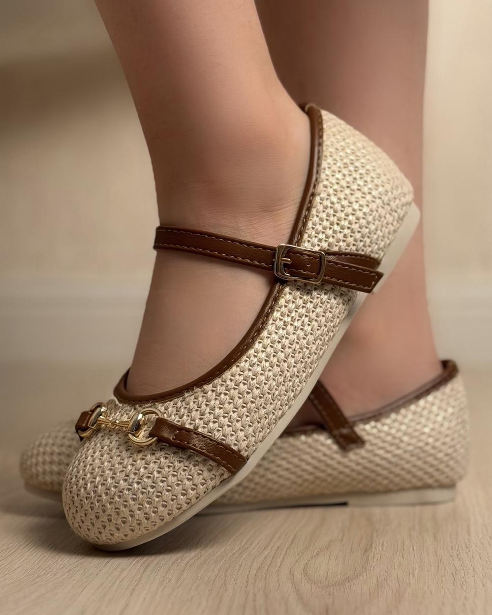 Girls' knitted shoes with elegant leather details