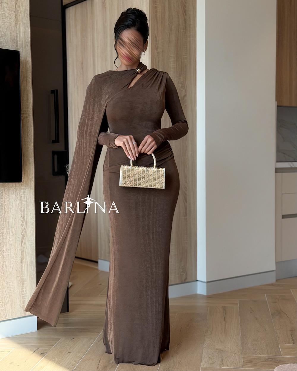 Elegant dress with a slanted shoulder and a long side cape