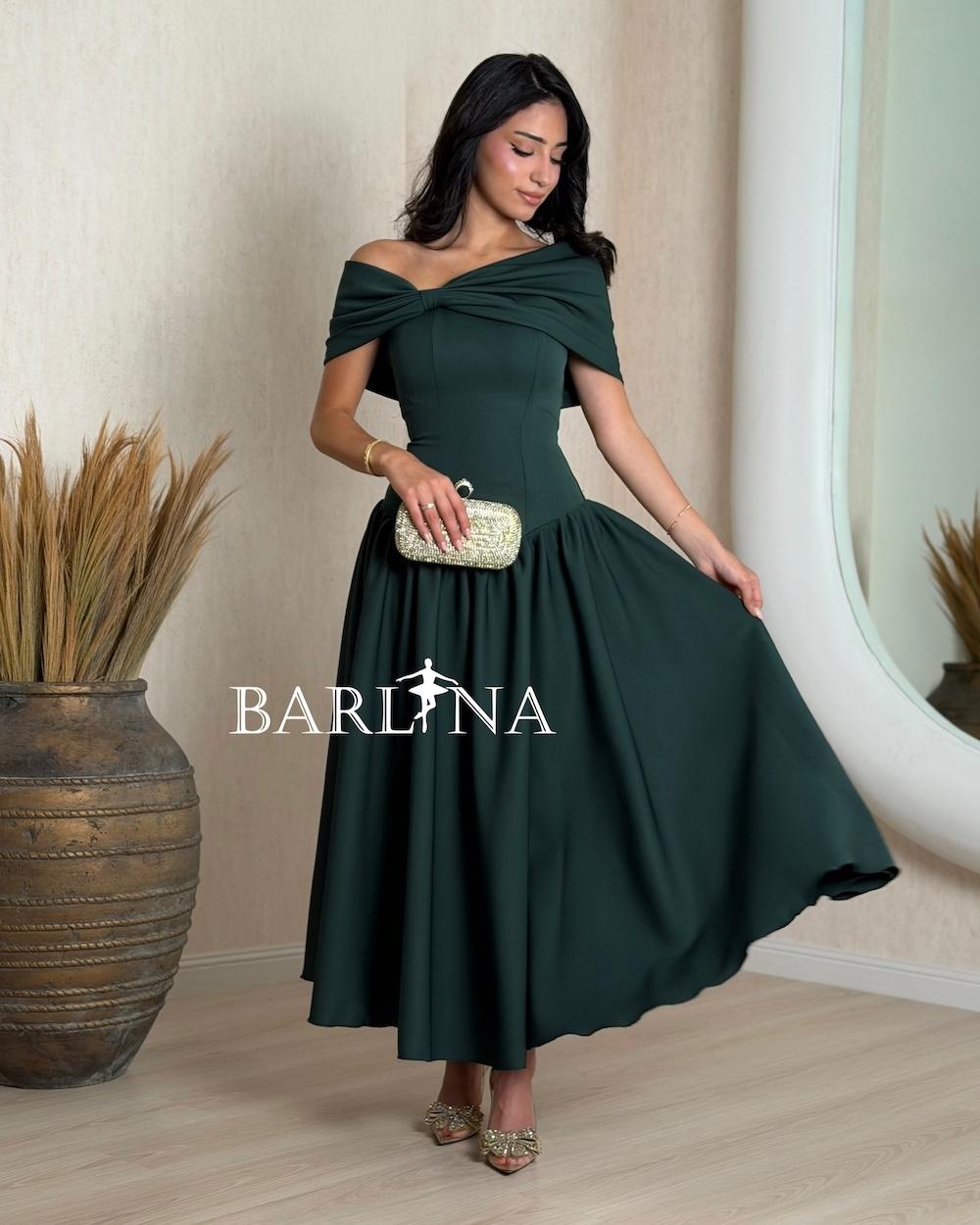 Off-shoulder long dress with a classic design