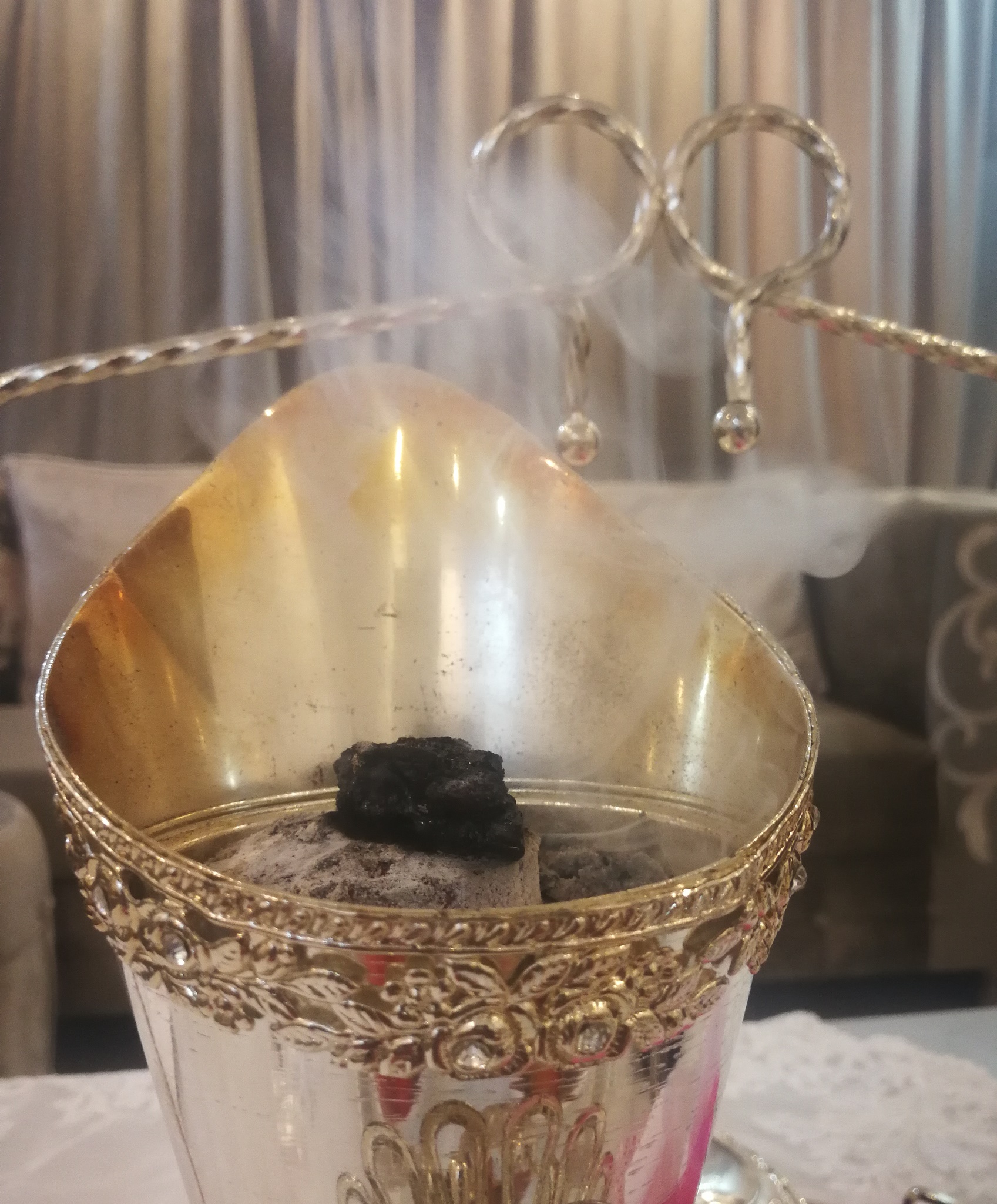 مدة إحتراق طويلة على الجمر و رائحة جميع القطع واحدة