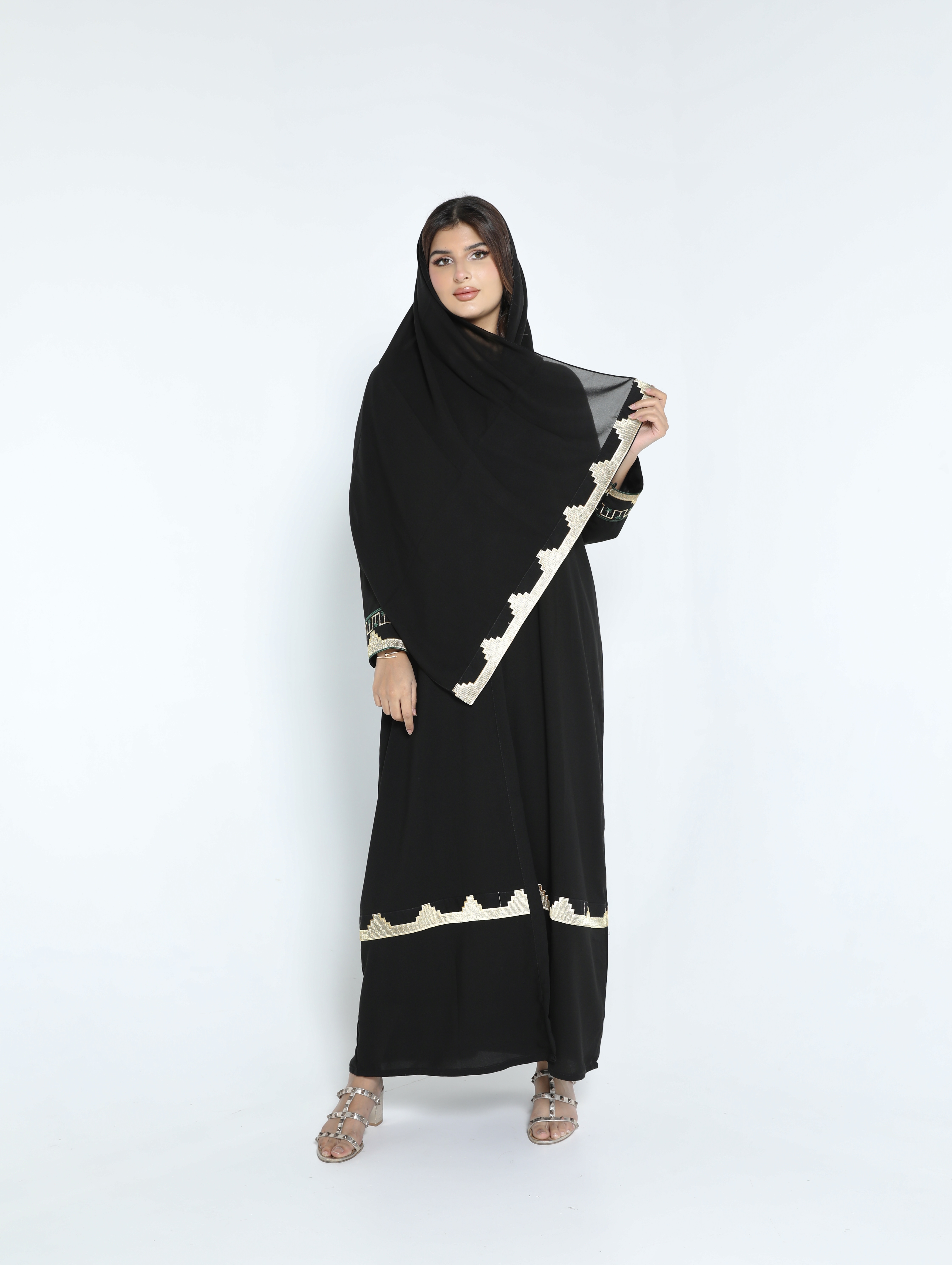 عباية اليوم الوطني - نيدل كرياتفيتي 