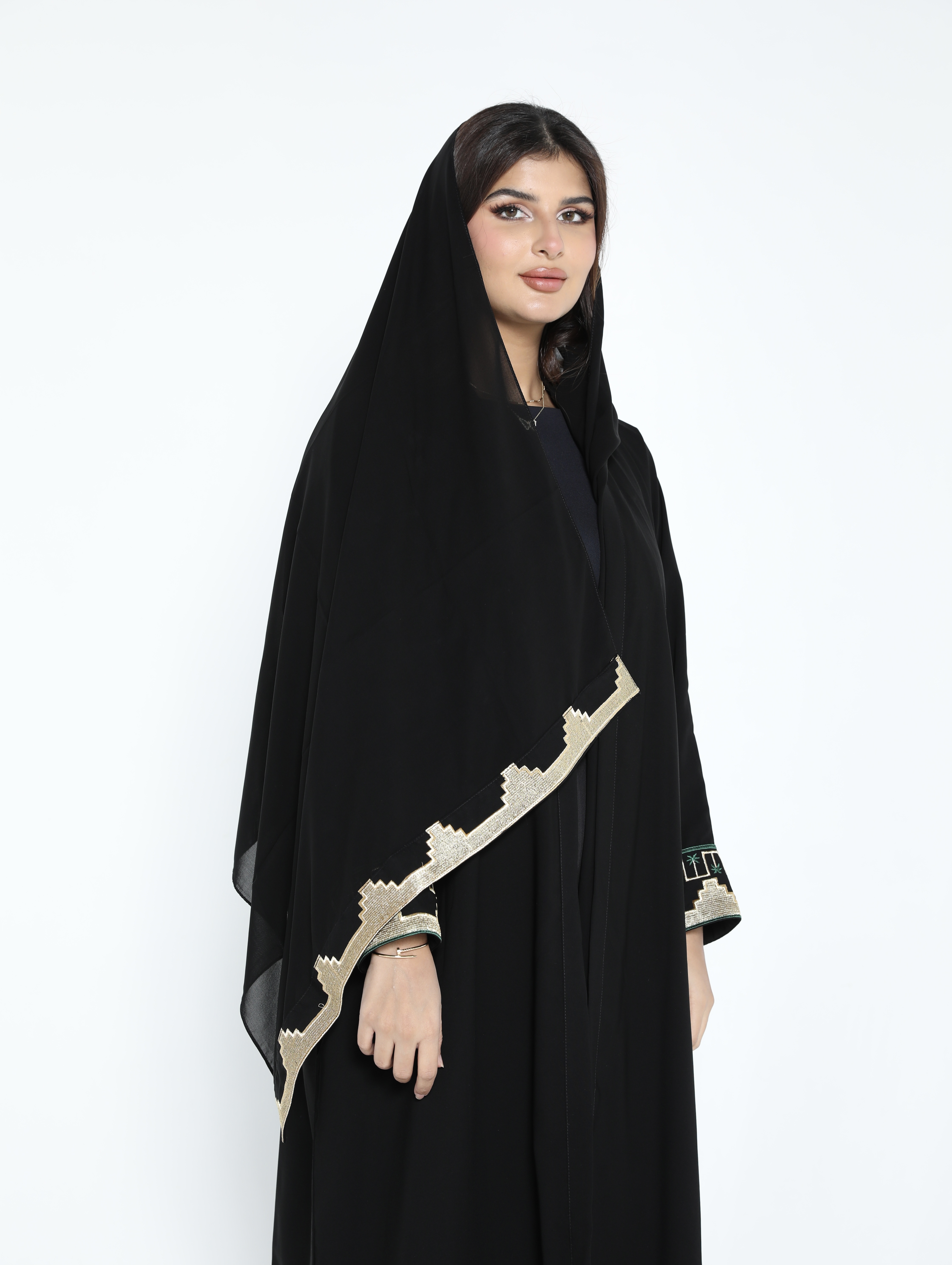 عباية اليوم الوطني - نيدل كرياتفيتي 