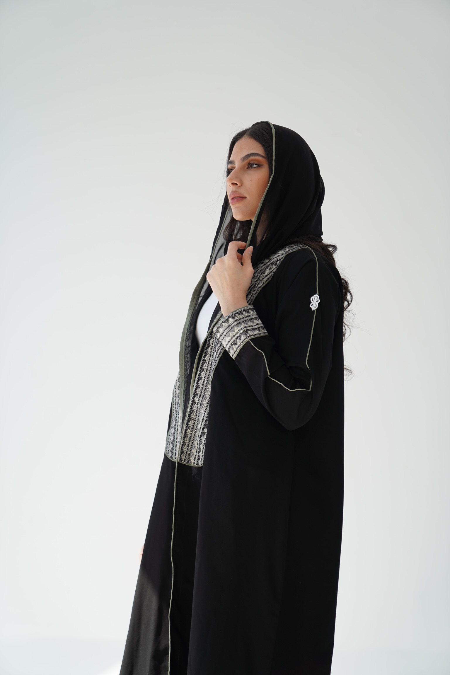 عباية سوداء عملية - نيدل كرياتفيتي