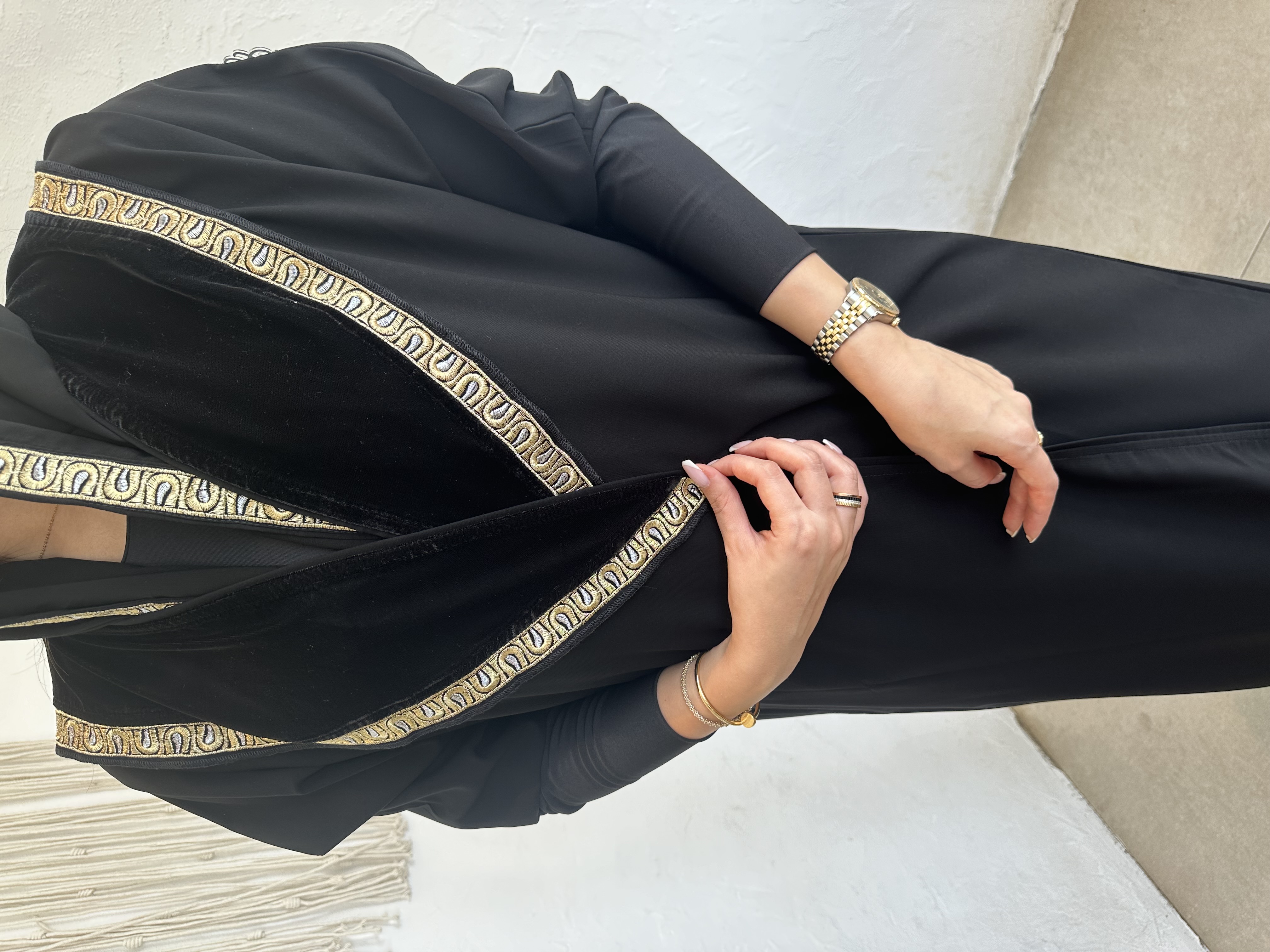 عباية قطيفة - نيدل كرياتفيتي
