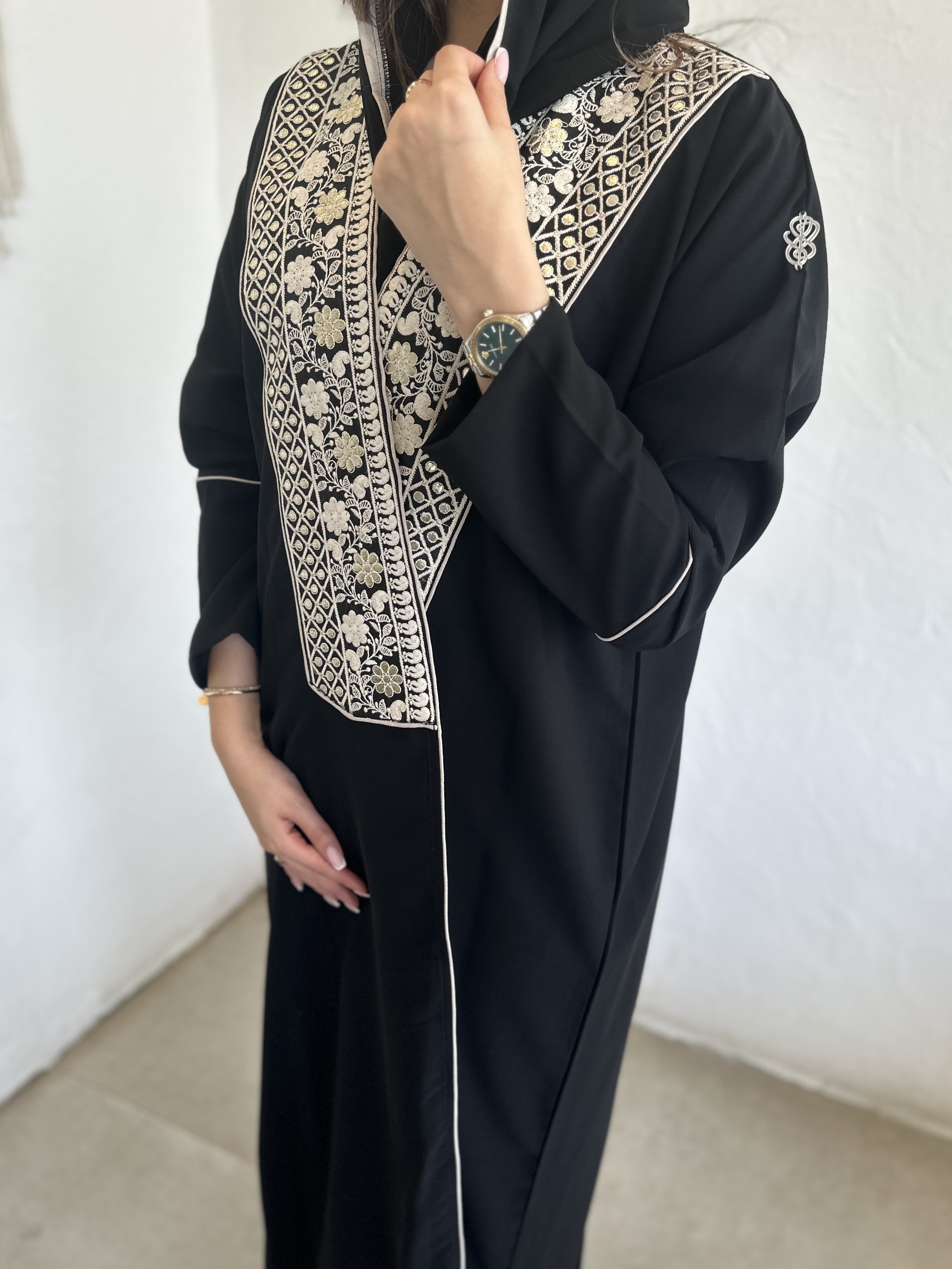 عباية راقية - نيدل كرياتفيتي