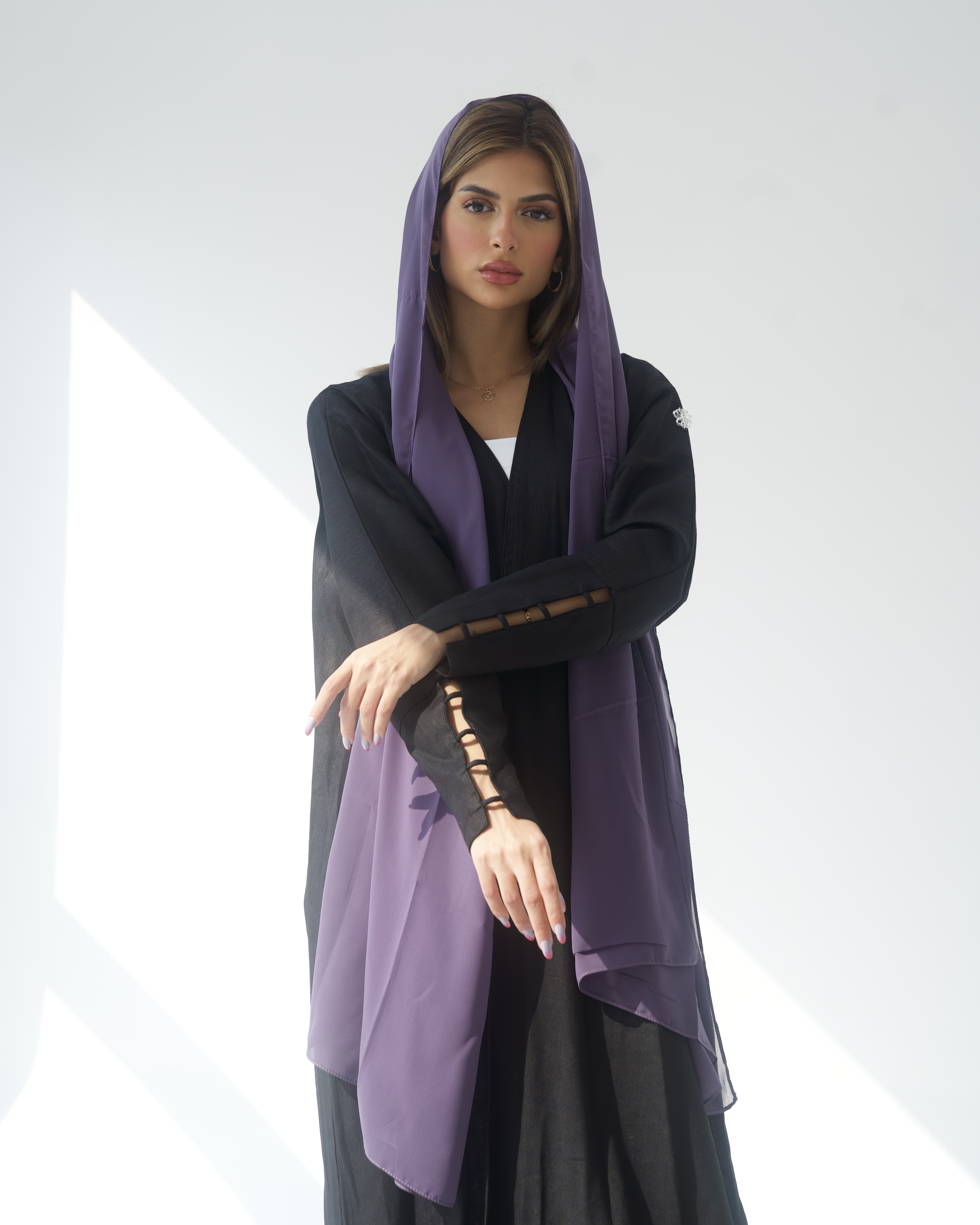 عبايه ساده سوداء - نيدل كرياتفيتي