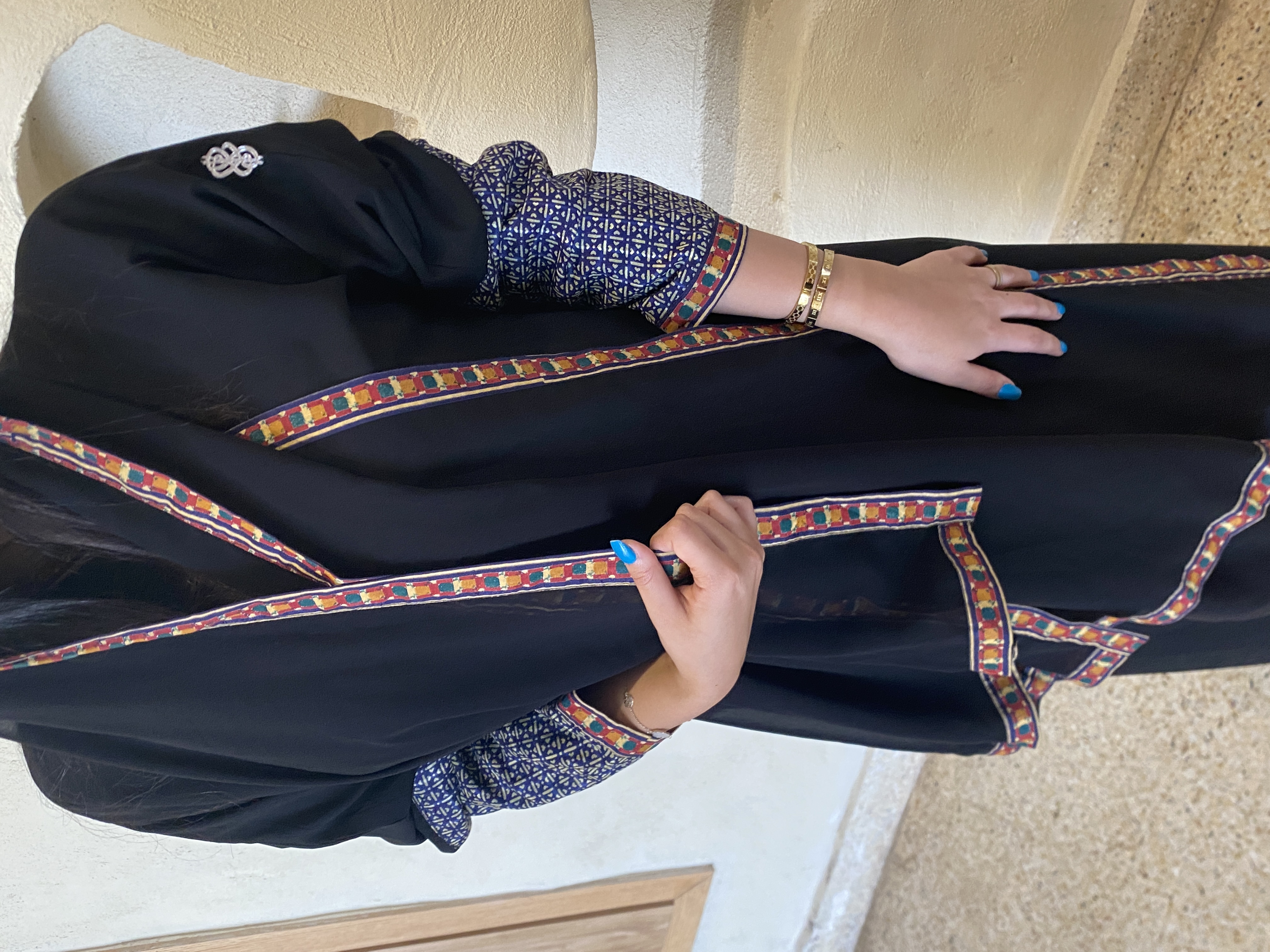 عبايات كريب سوداء - نيدل كرياتيفيتي 