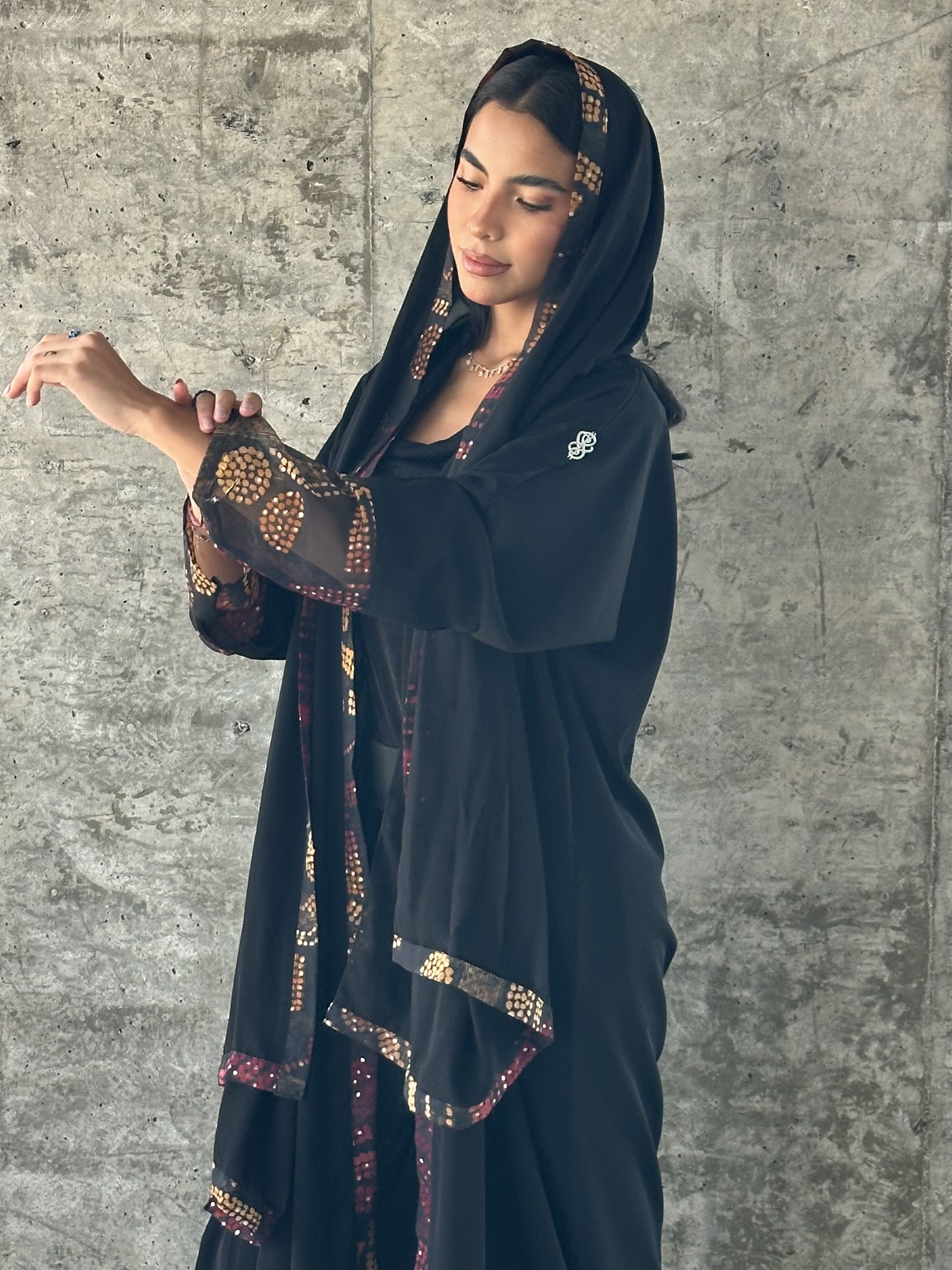 عباية اسود - نيدل كريتيفتي