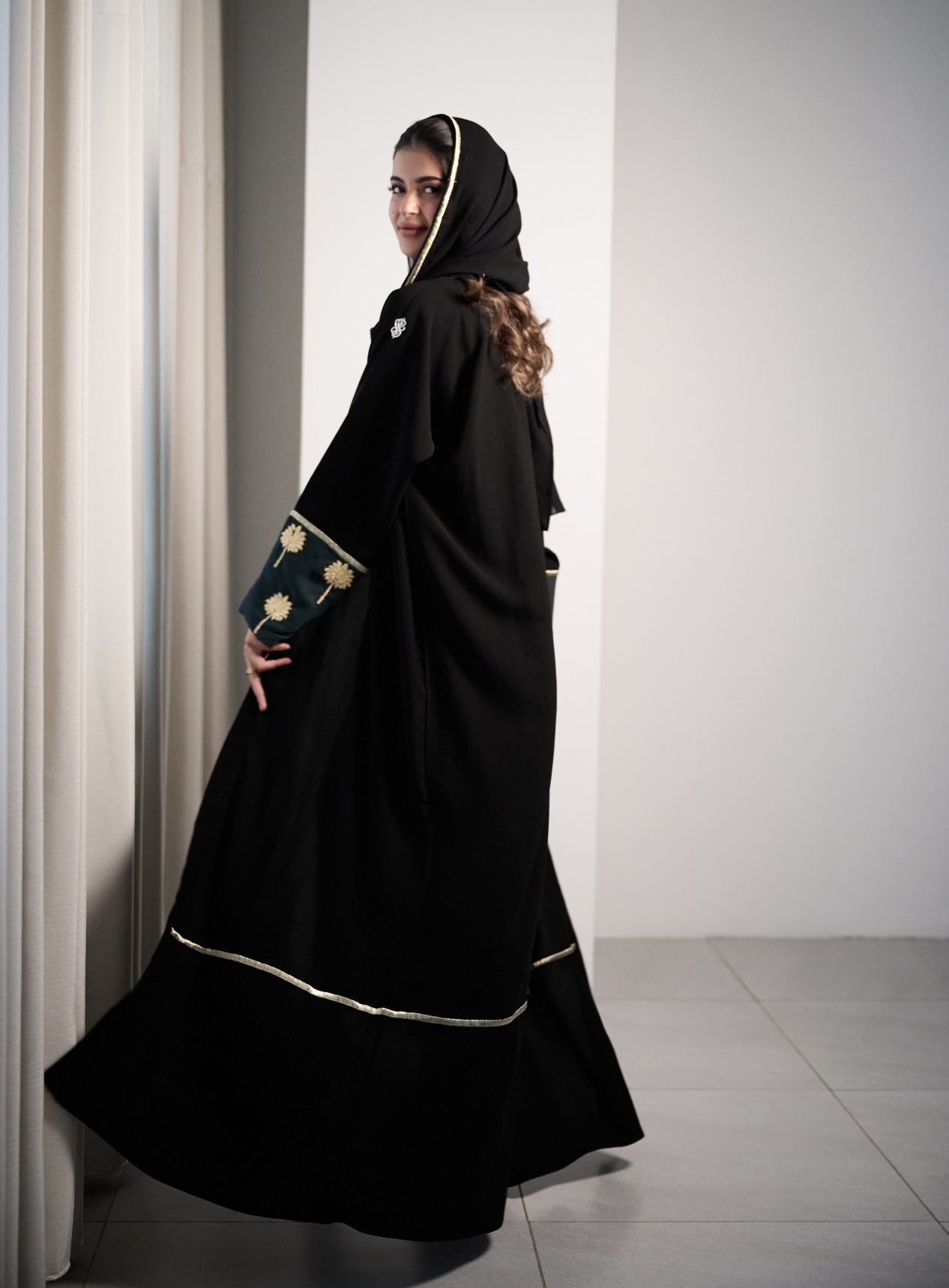 عباية خليجي اسود