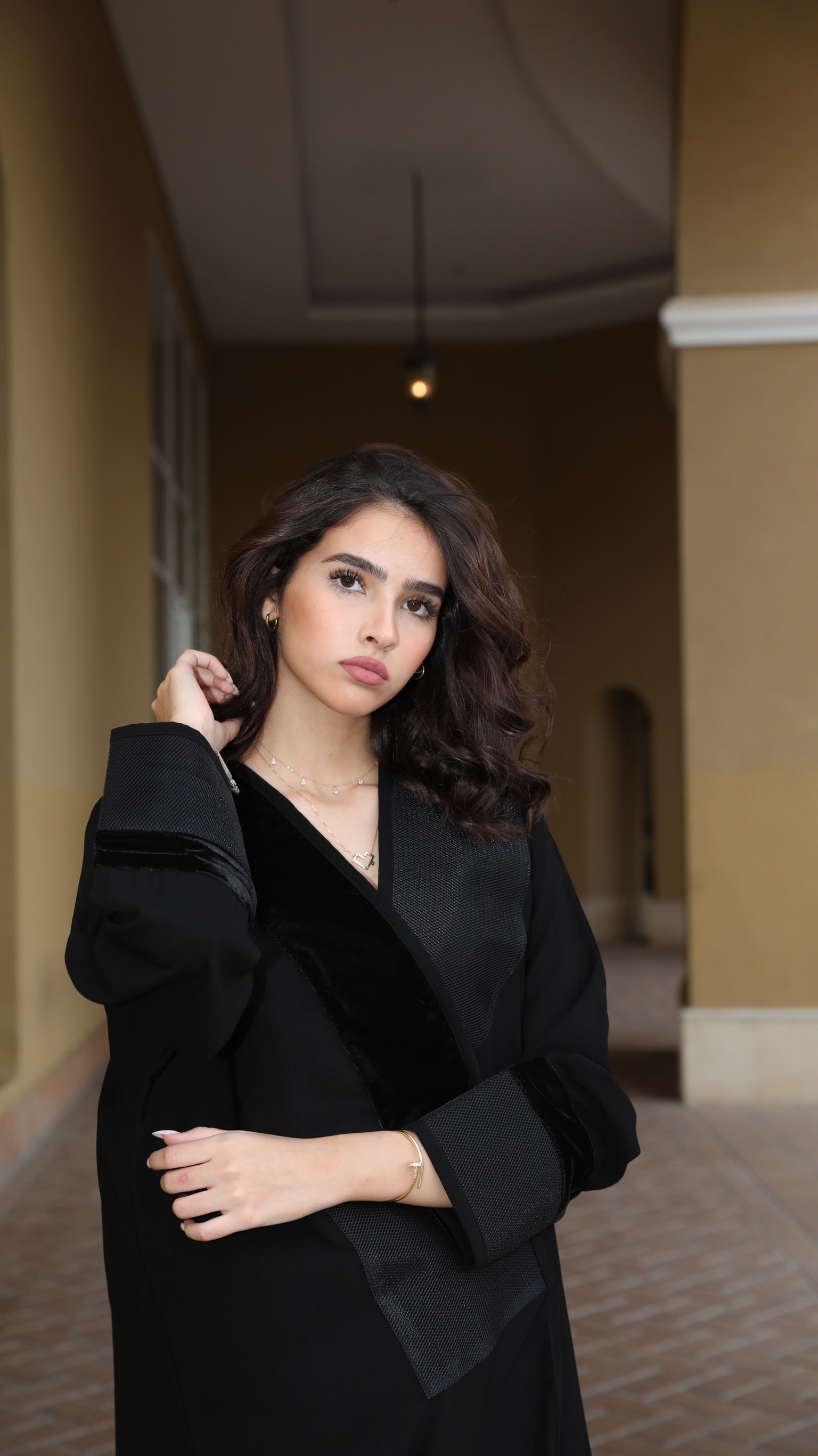 عباية سوداء سادة-نيدل كرياتفيتي