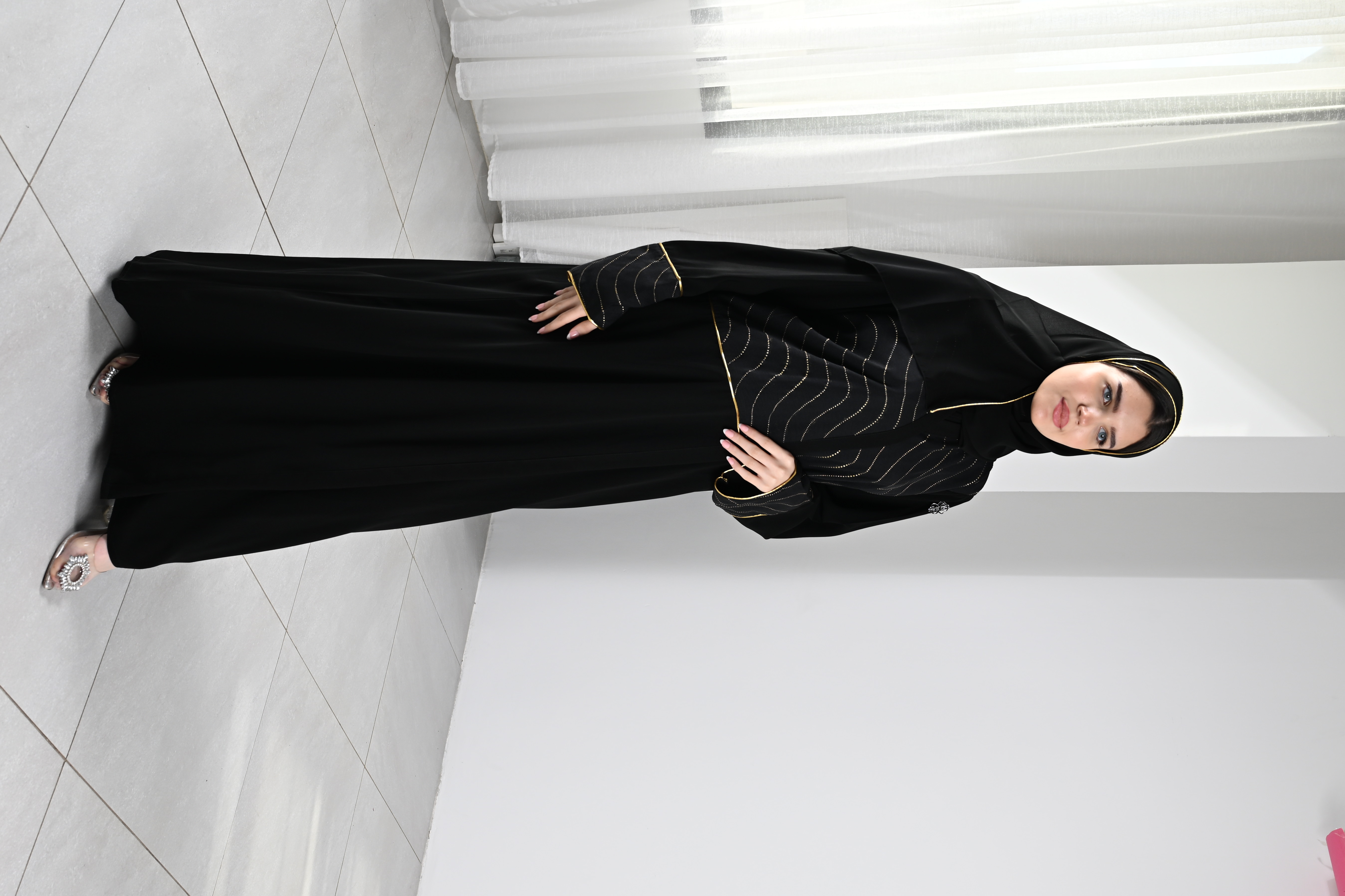 عبايه مطرزة