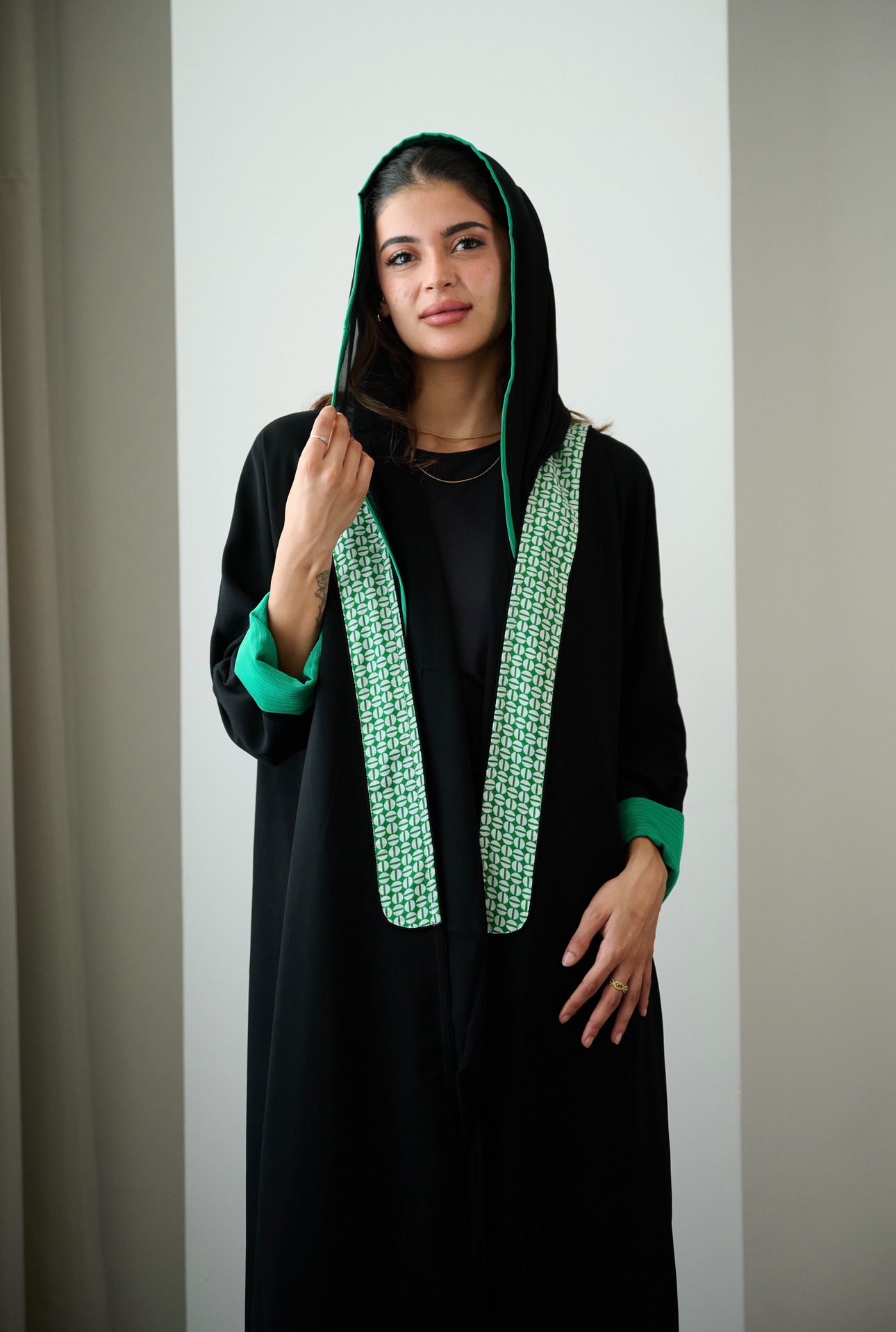 عباية اسود كريب
