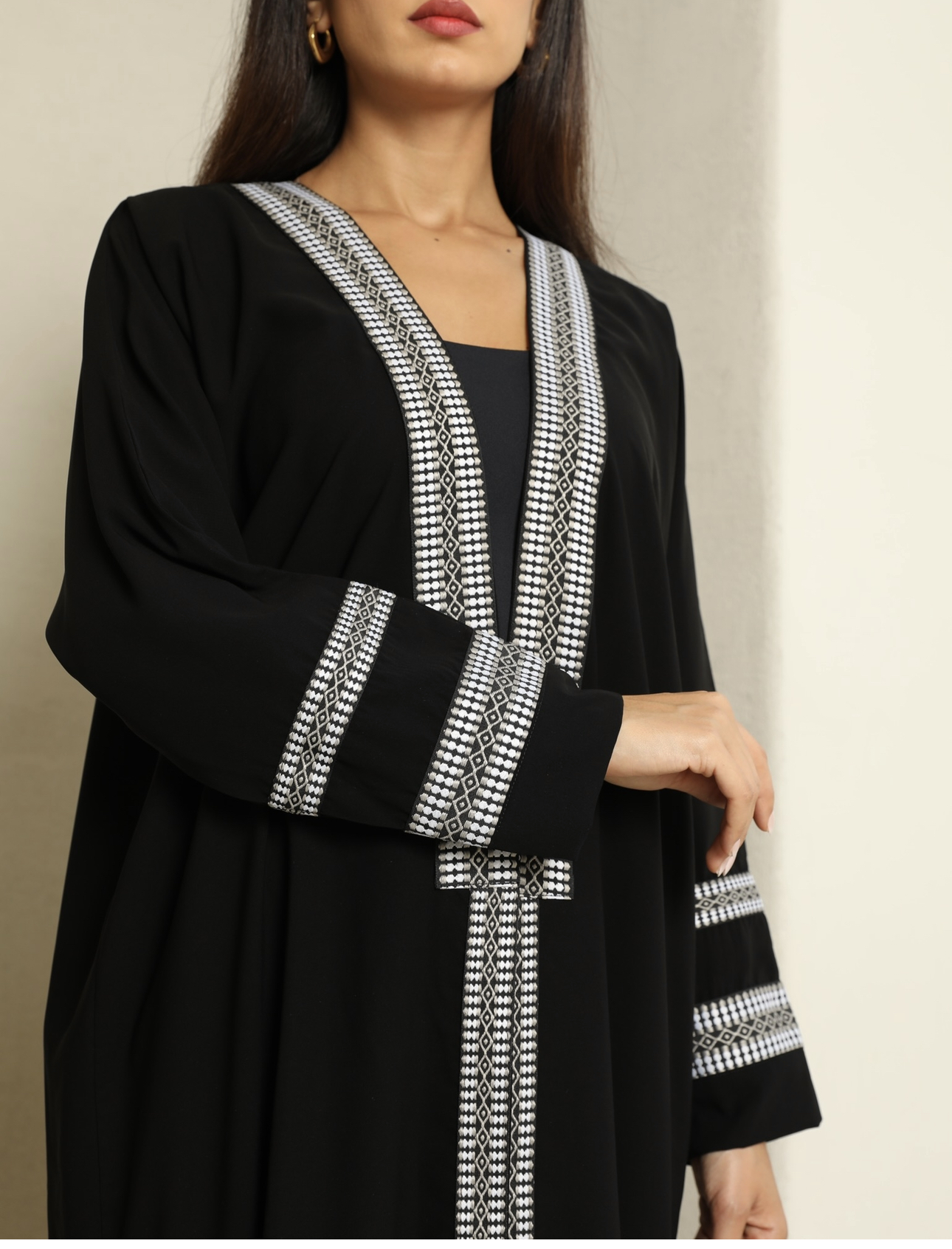 عبايات تطريز ابيض