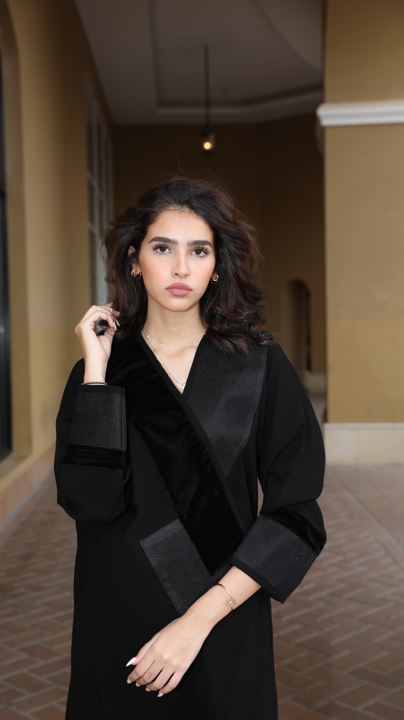 عباية سوداء سادة-نيدل كرياتفيتي