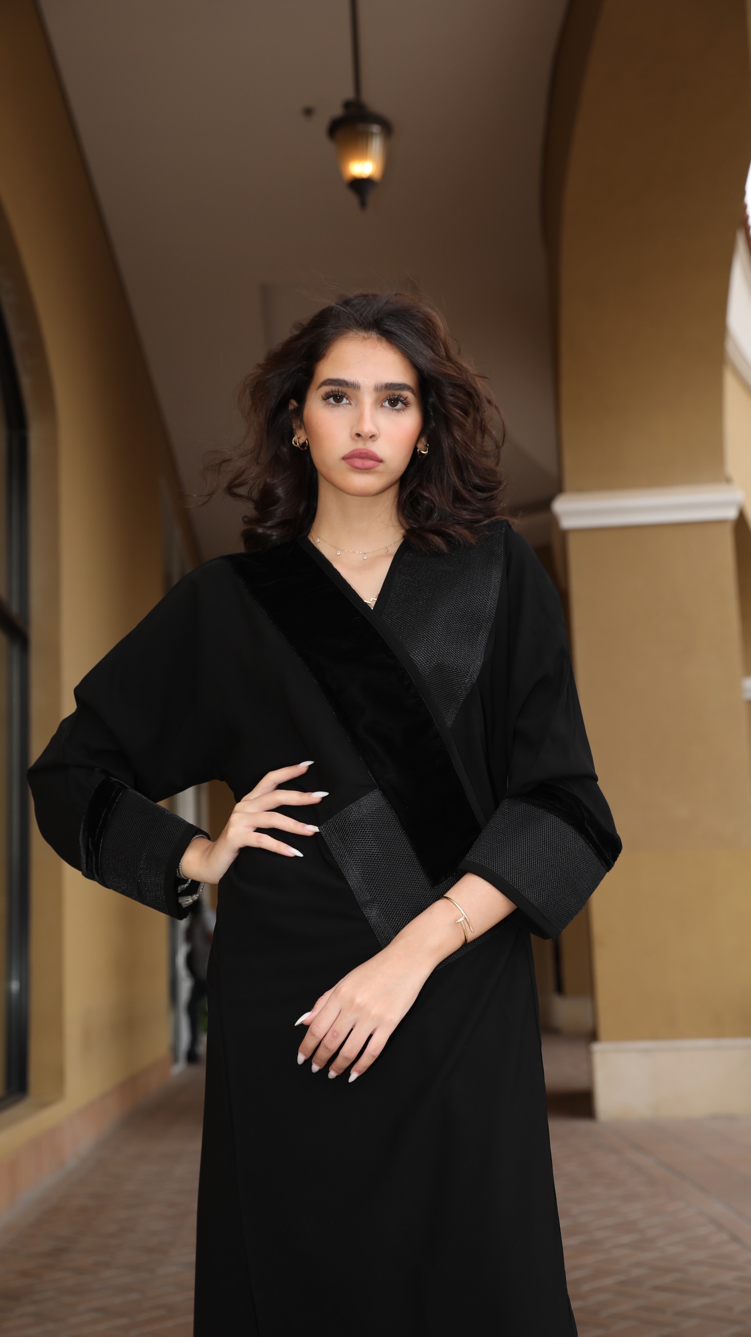 عباية سوداء سادة-نيدل كرياتفيتي