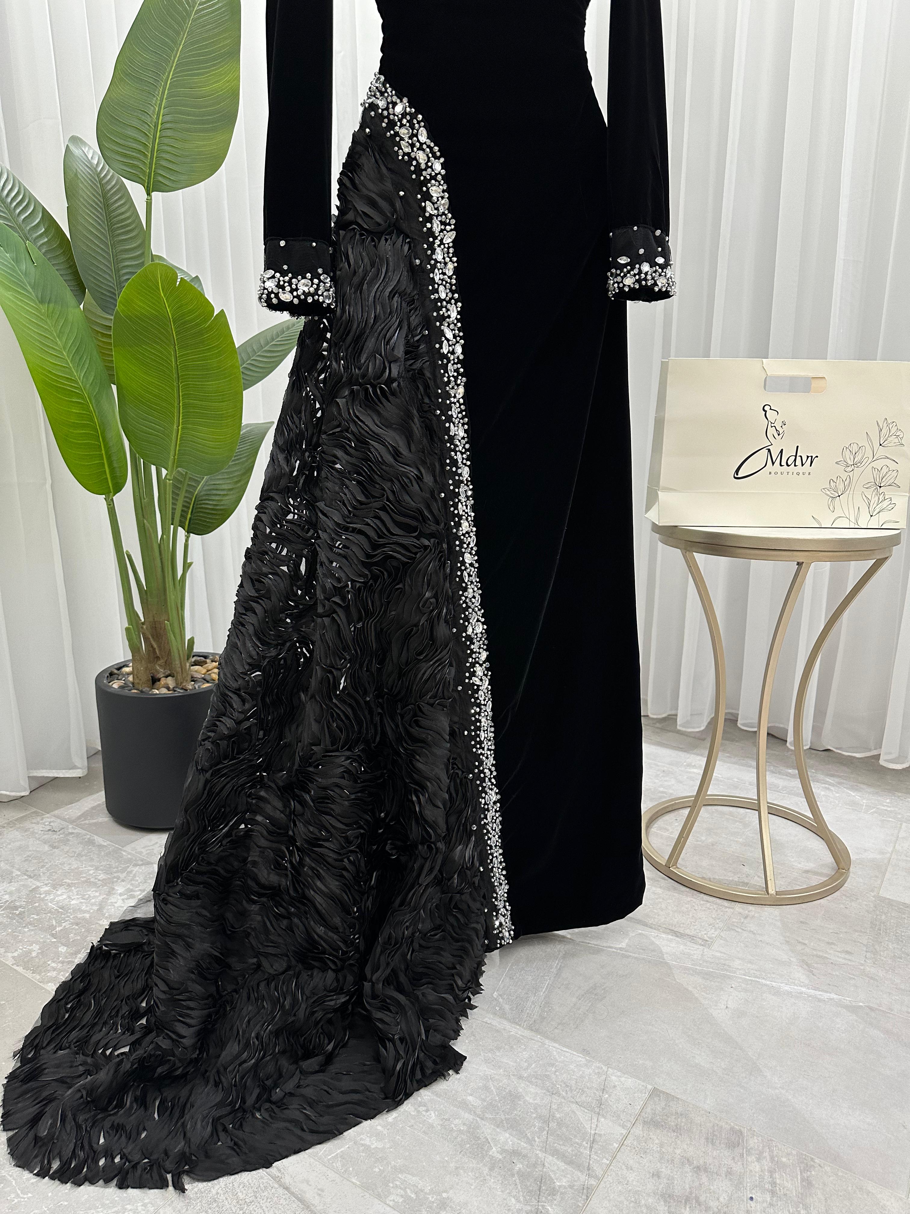  فستان كلاسيكي 🖤 