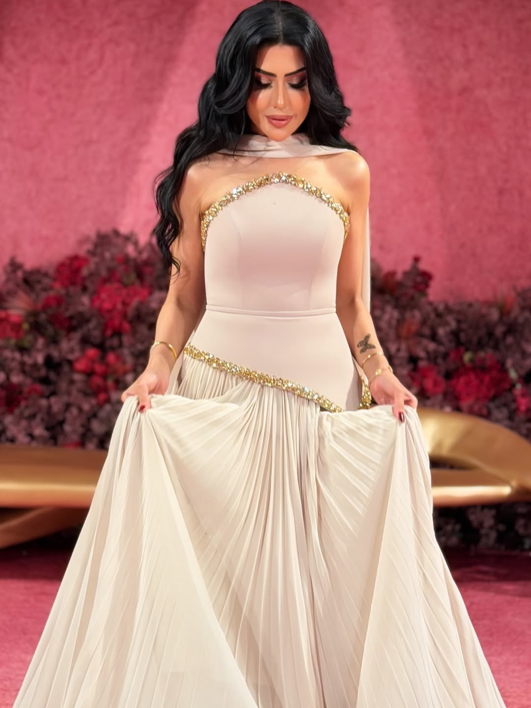  فستان الفنانه  ميساء  