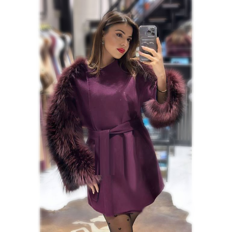 جاكيت شتوي بنفسجي مزين بفرو فوكس الأرجنتيني من بوتيك سوان