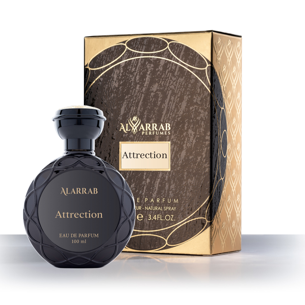 عطر اتراكشن للعراب عطر خشبي دافئ اروماتيكي في علبة لونها ذهبي واسود
