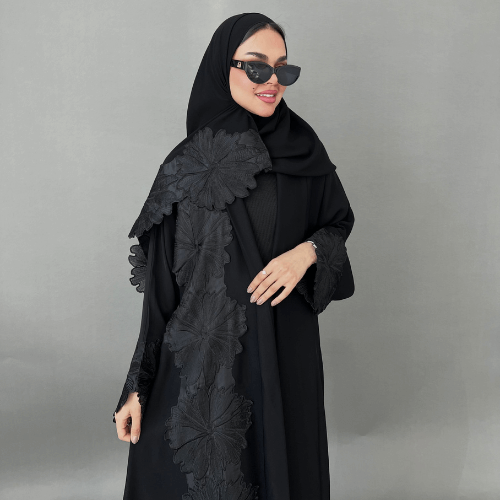 عباية قلاب انترنت مزينة بالورد من الأمام والاكمام (عباية رزان) 