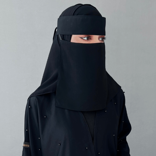 نقاب كوري وسط مطاط مايل ومقوى 