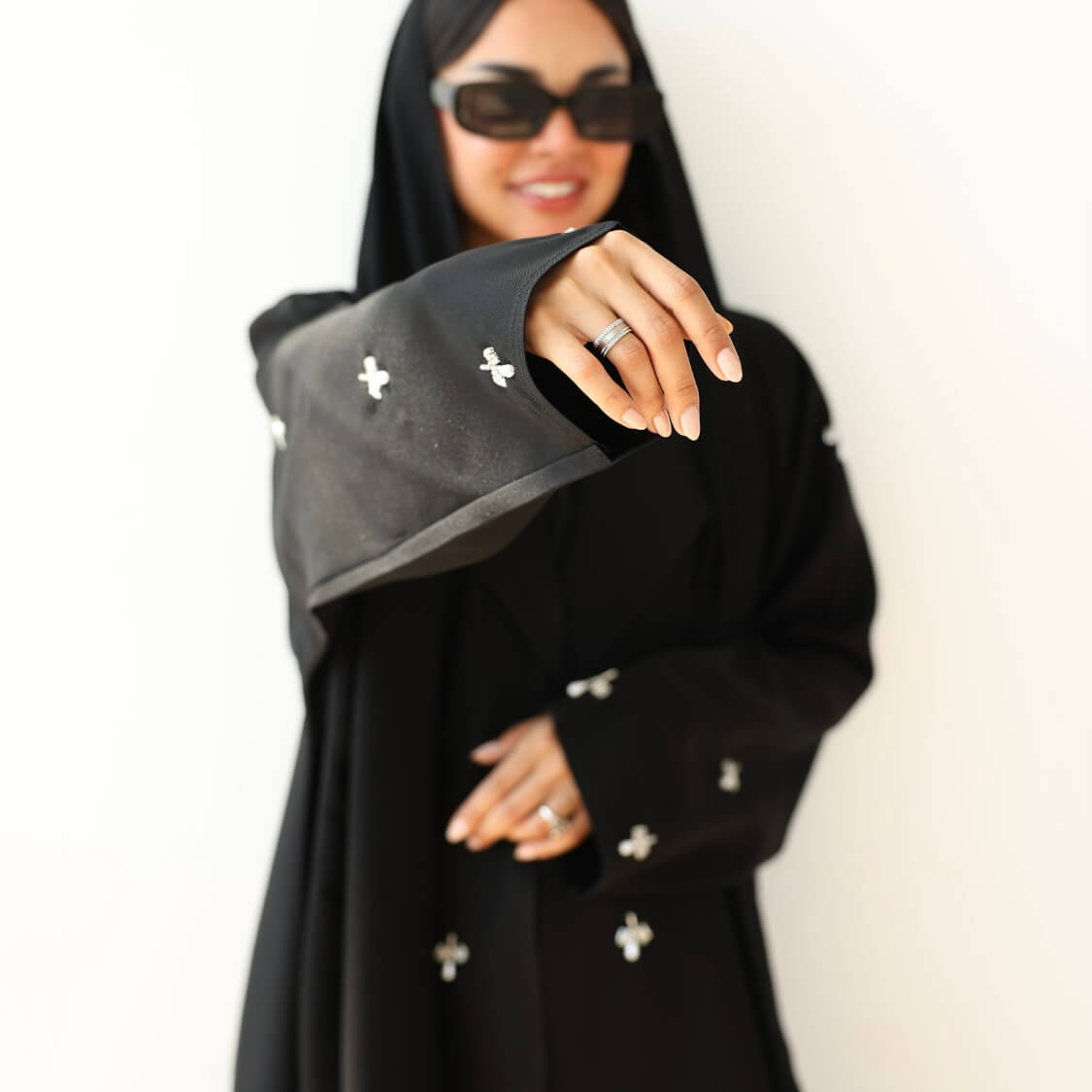 عباية كلوش سوداء رسمية فخمة بشك كريستال