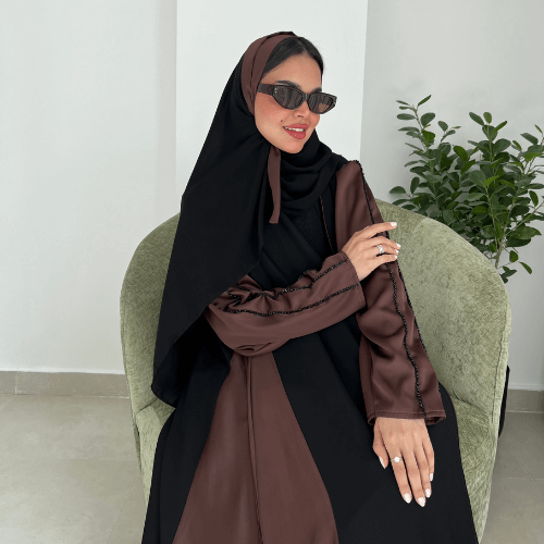 عباية كلوش بأكمام وجوانب باللون البني مع شك يدوي على الكتف (عباية فرح بني) 
