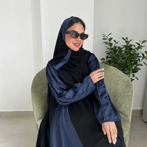 عباية كلوش بأكمام وجوانب باللون الكحلي مع شك يدوي على الكتف (عباية فرح كحلي)