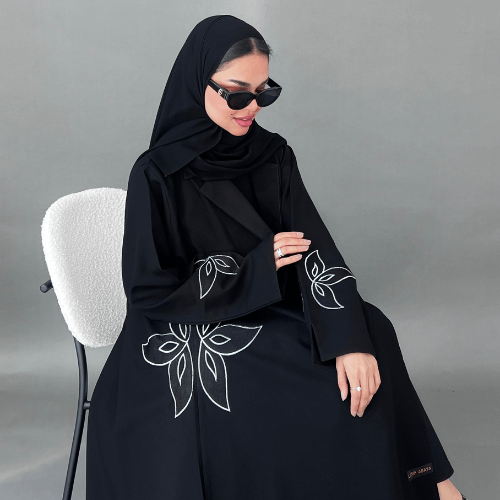 عباية بليزر أنيقة مطرزة بالورد الأبيض (عباية اثير) 