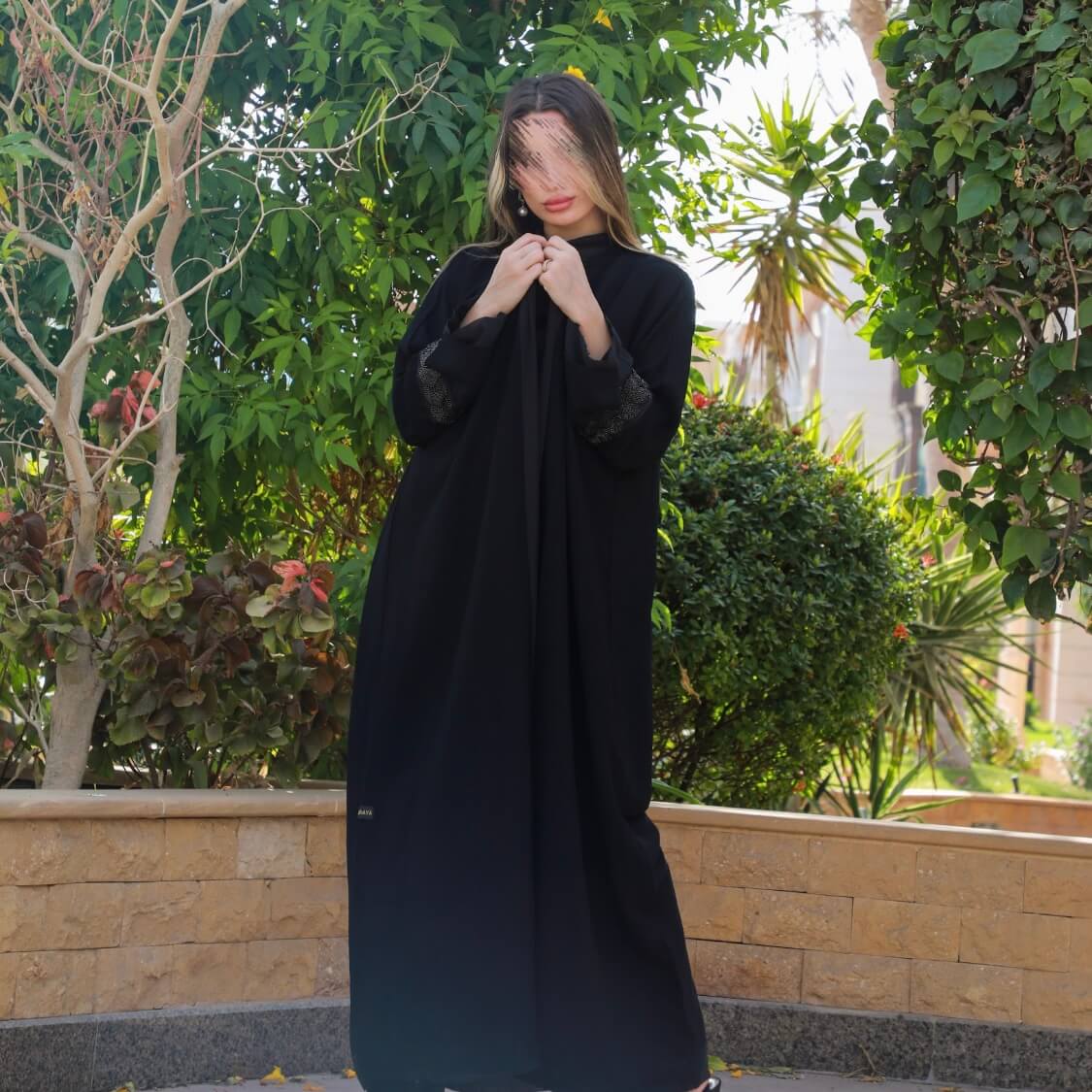 عباية لف زوم فاخر مع تداخل الشيفون والكريستال