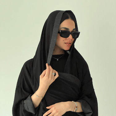 طرحه سودا بطرف حرير لماع