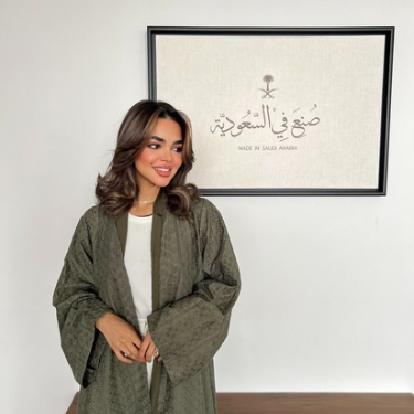 عباية باللون الزيتي من خامه الركامة الفاخرة ( عبايه سديم زيتي)