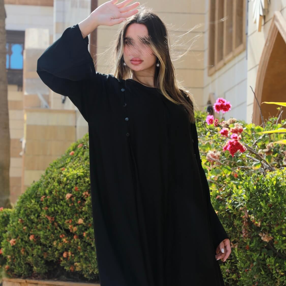 عباية يومية كلوش فرسان كوري مزين بأزرار صغيرة