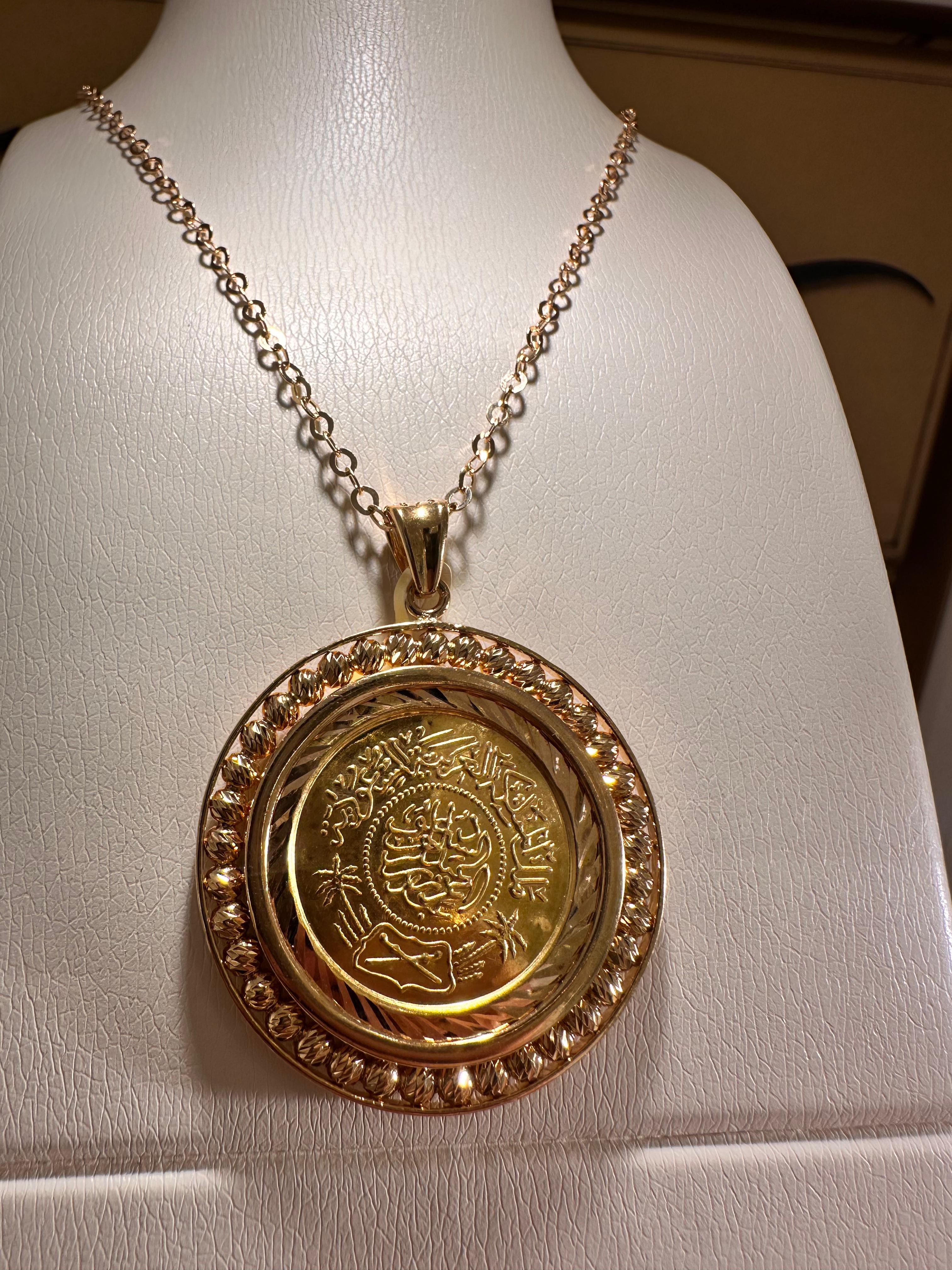 عقد ذهب ناعم
