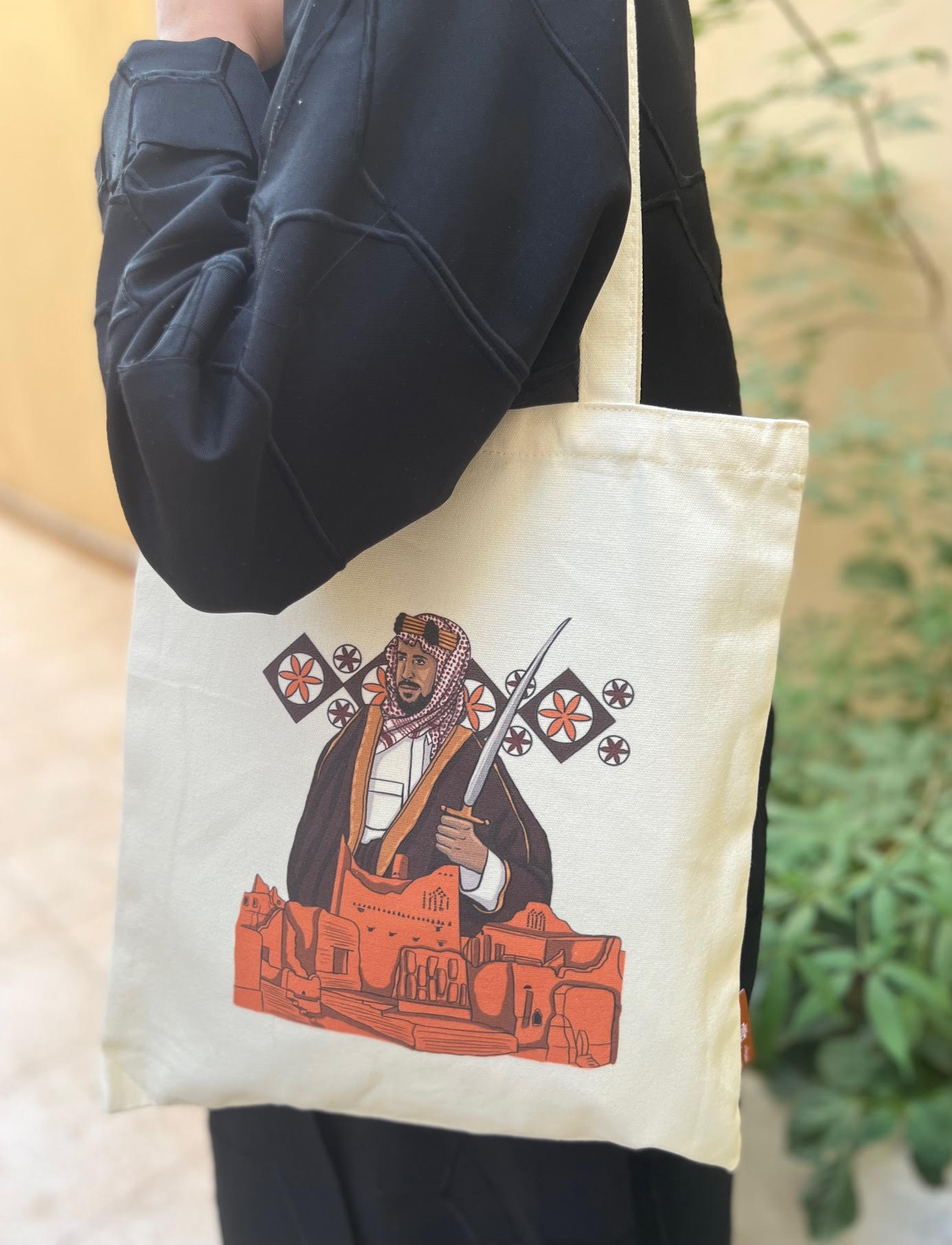 حقيبة قماشية "توت باق" برسوم تراثية 