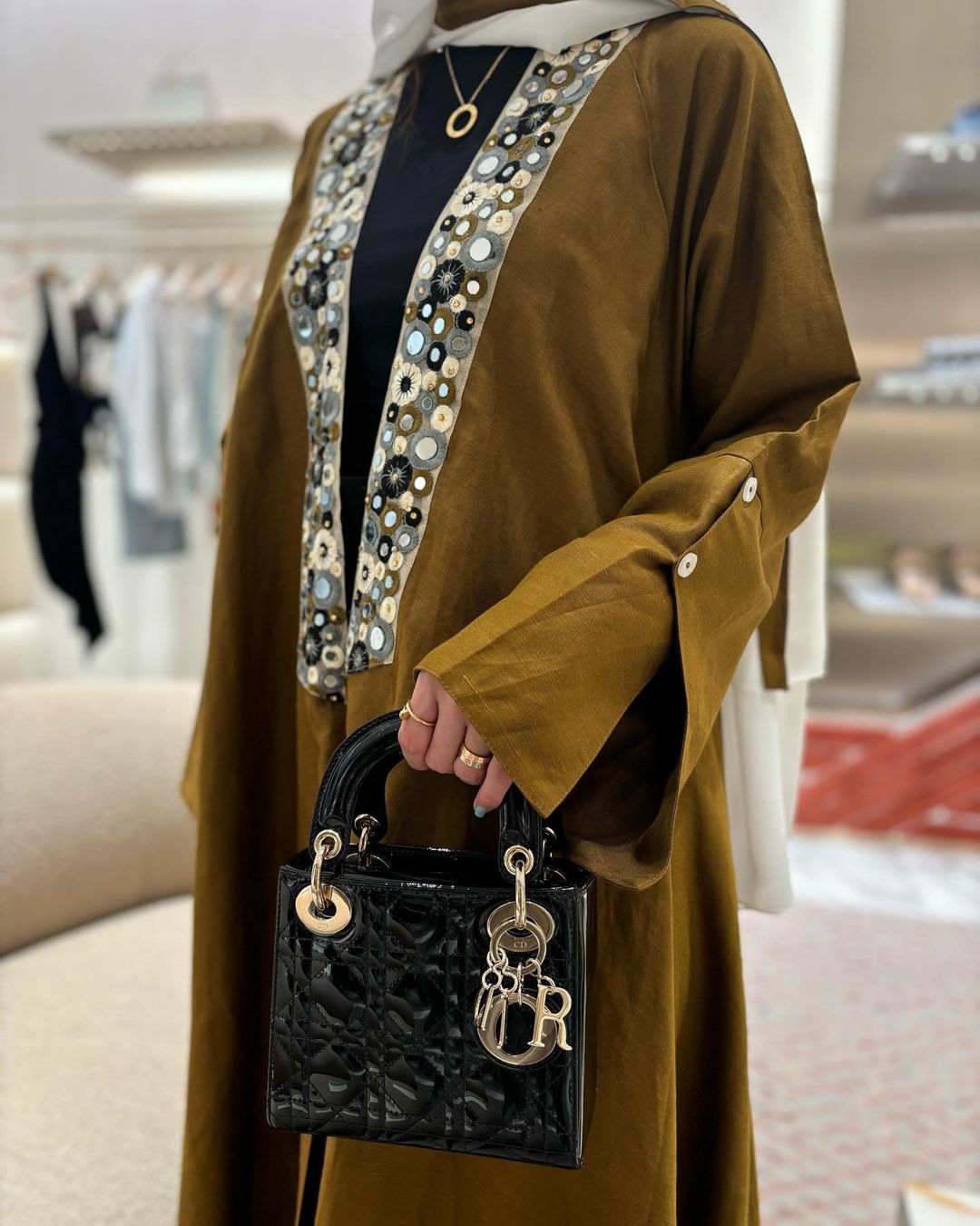  عباية لينن تطريز مرايات أمام كم زرار 