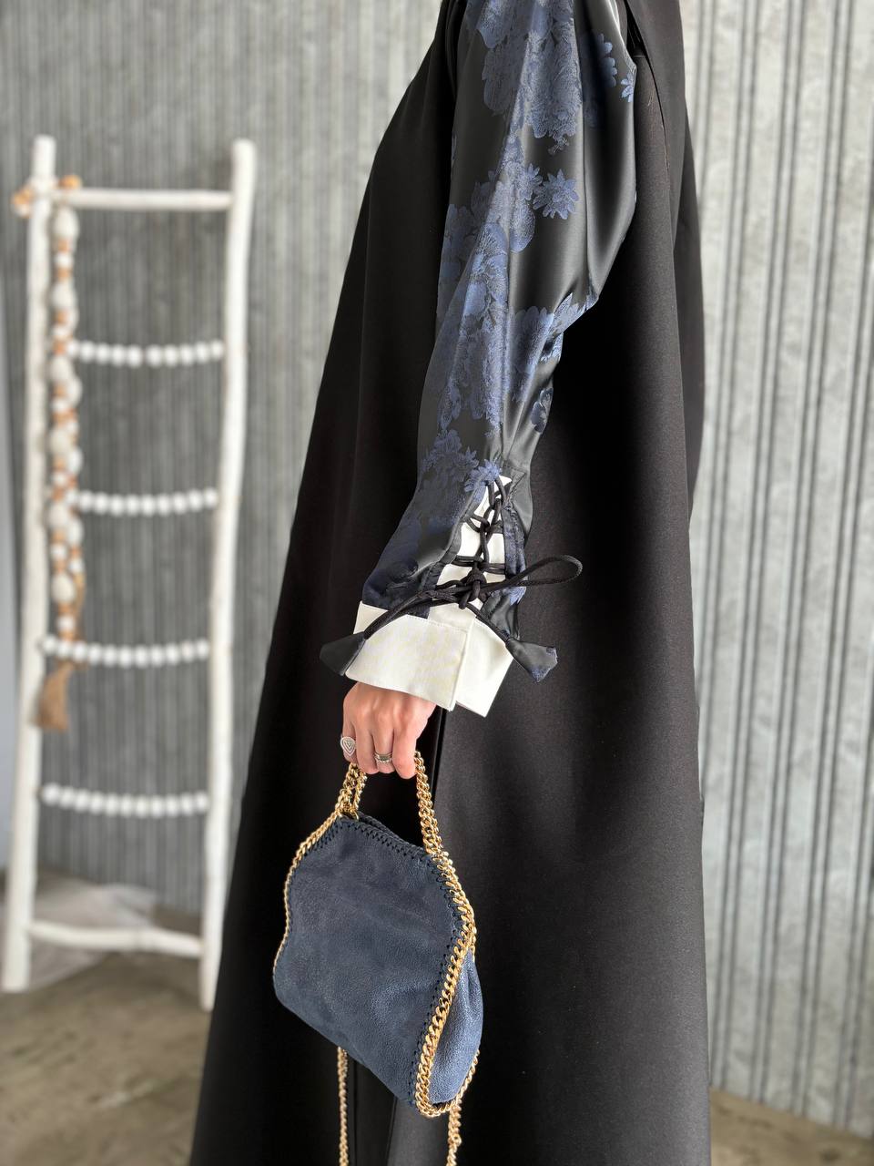  عباية كتان ساده مع طباعه ب اكمام ربط 