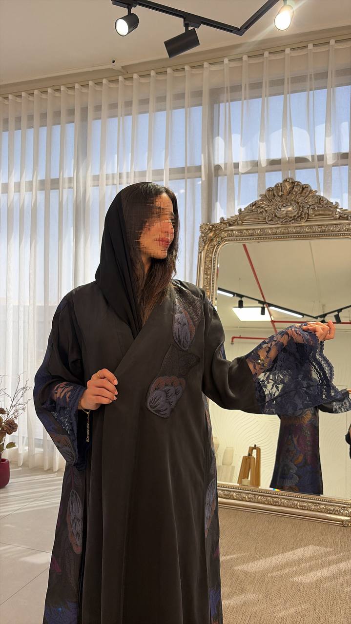  عباية تفتة أنيقة بلمسة دانتيل 