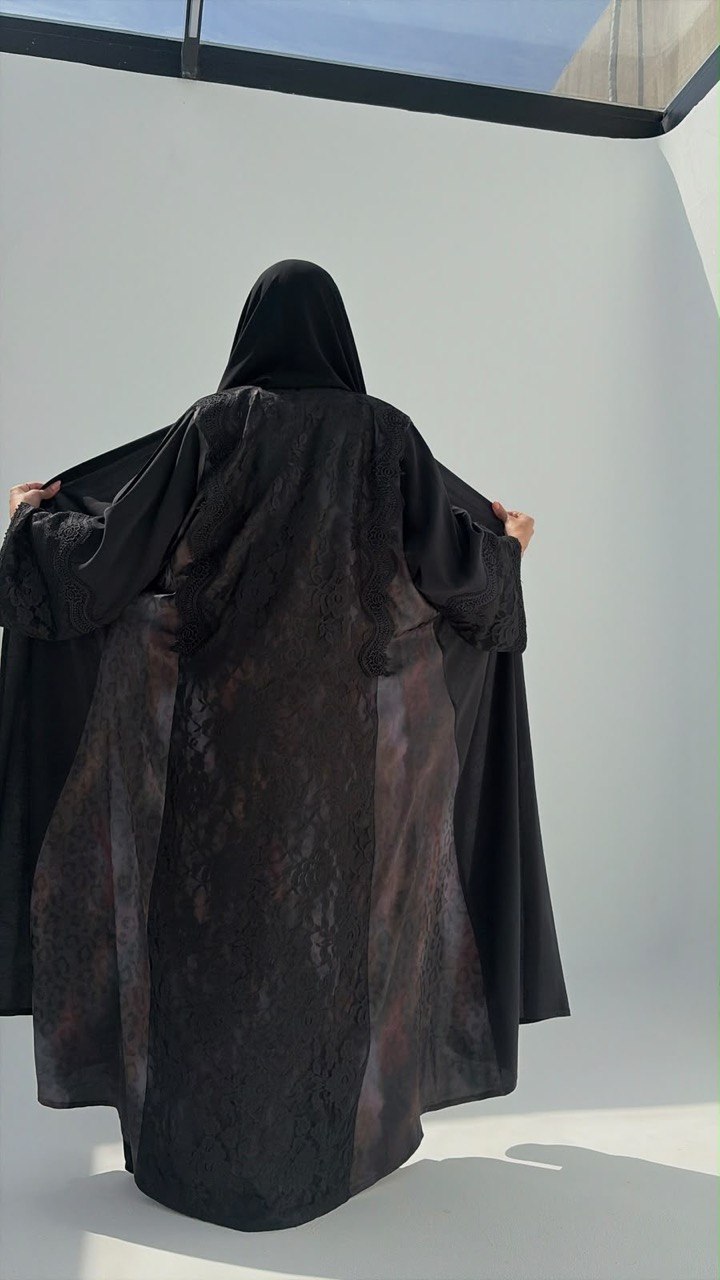  عباية كريب تدخيلات جاكار مع دانتيل  