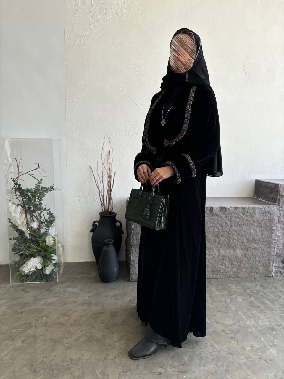  عباية مخمل مع جديله كشميري 