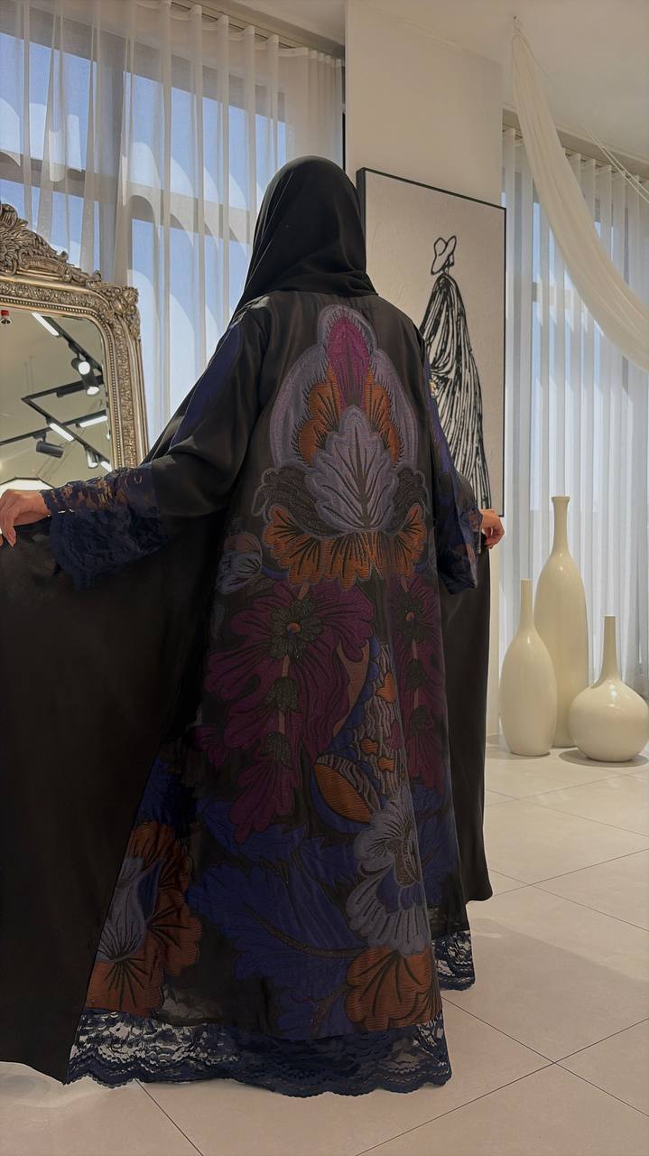  عباية تفتة أنيقة بلمسة دانتيل 