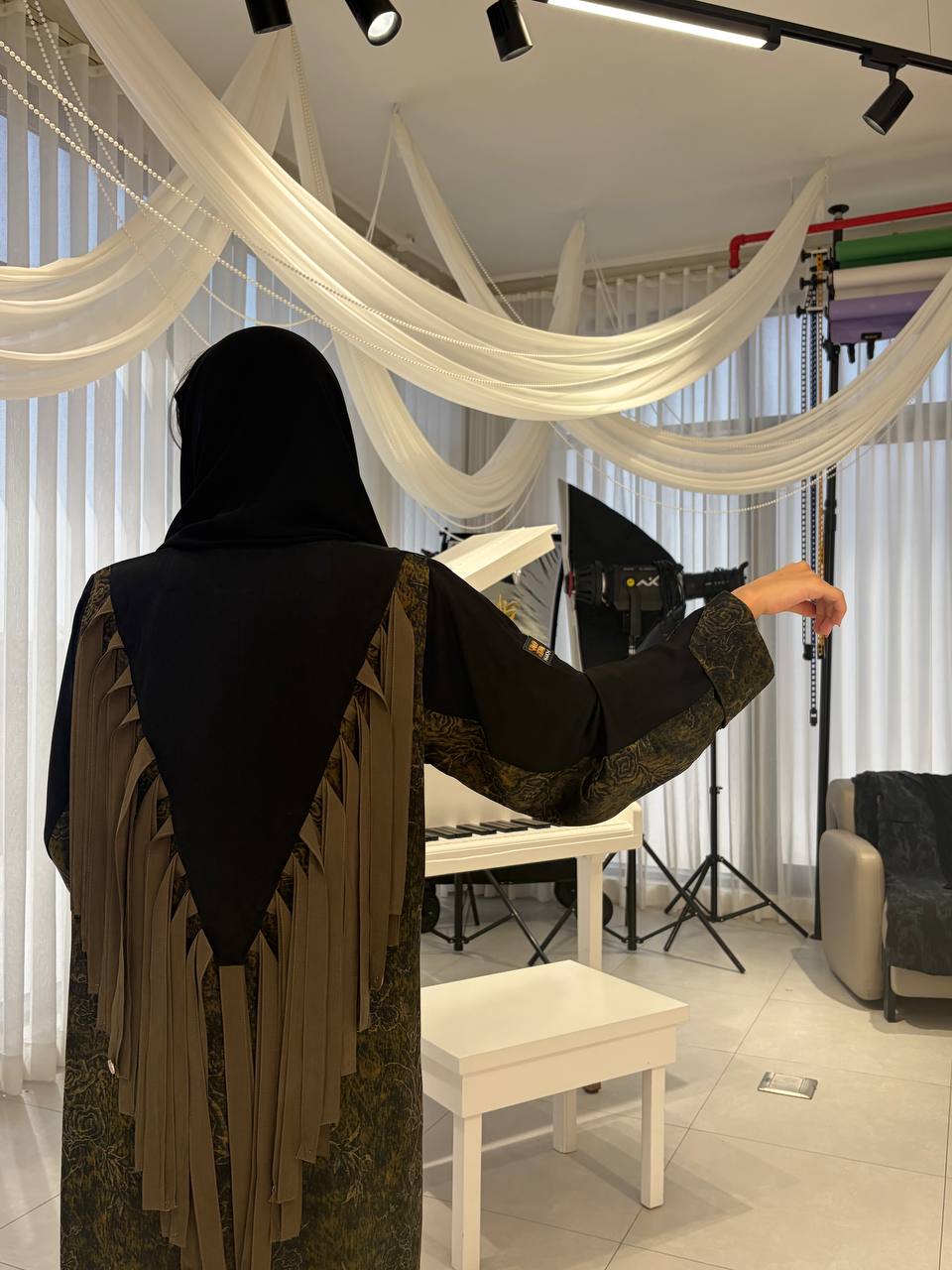  عباية جاكار شرائط من الخلف 