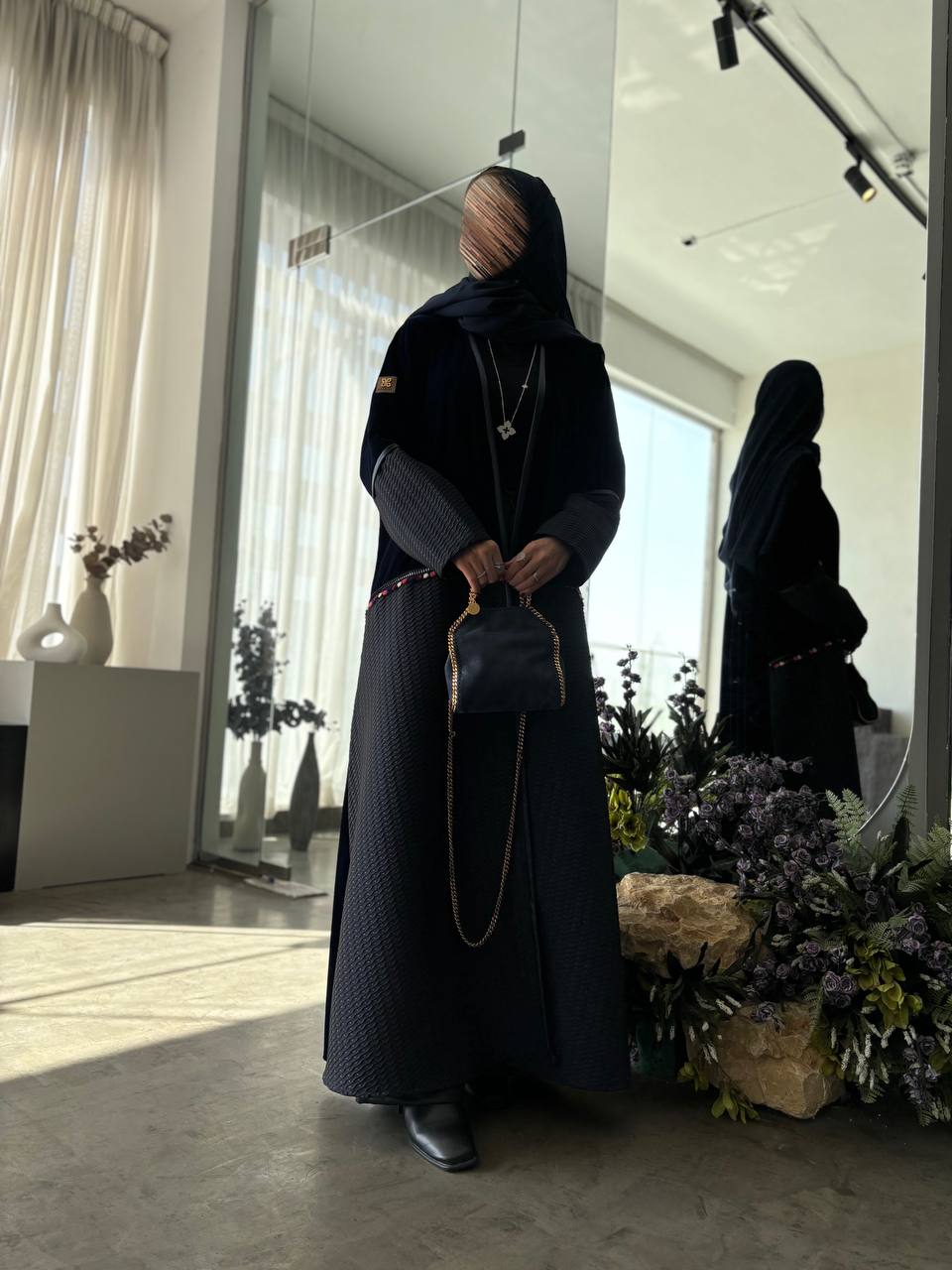  عباية مخمل مع تفته بتحديد هدب 