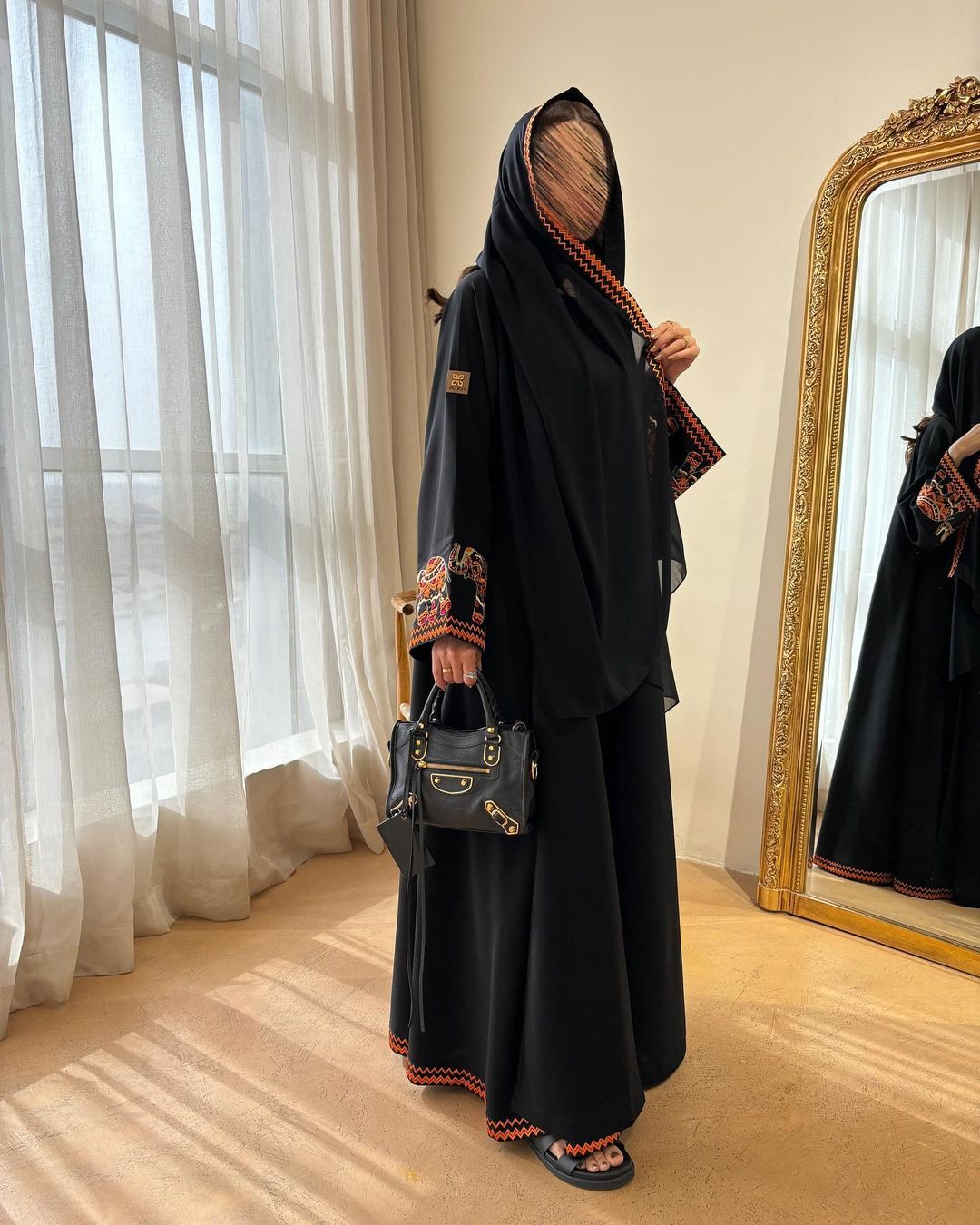  عباية&nbsp;کتان اكمام تطريز اورنج الفيل  