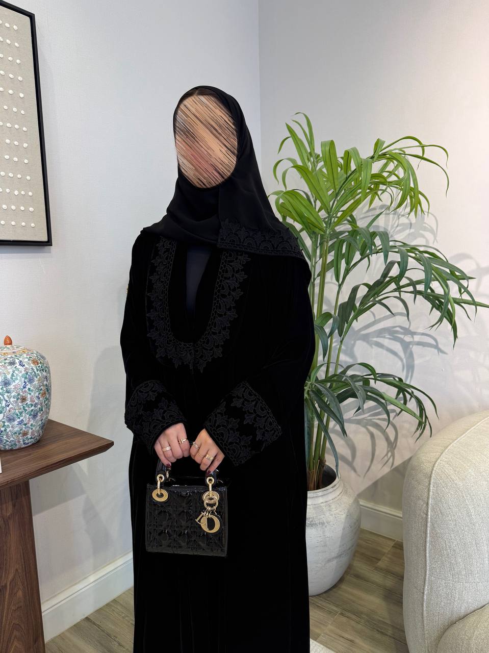  عباية مخمل بتدخيلات جوبير 