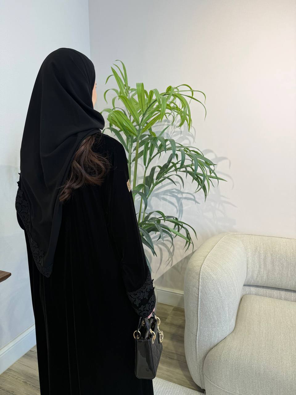 عباية مخمل بتدخيلات جوبير 