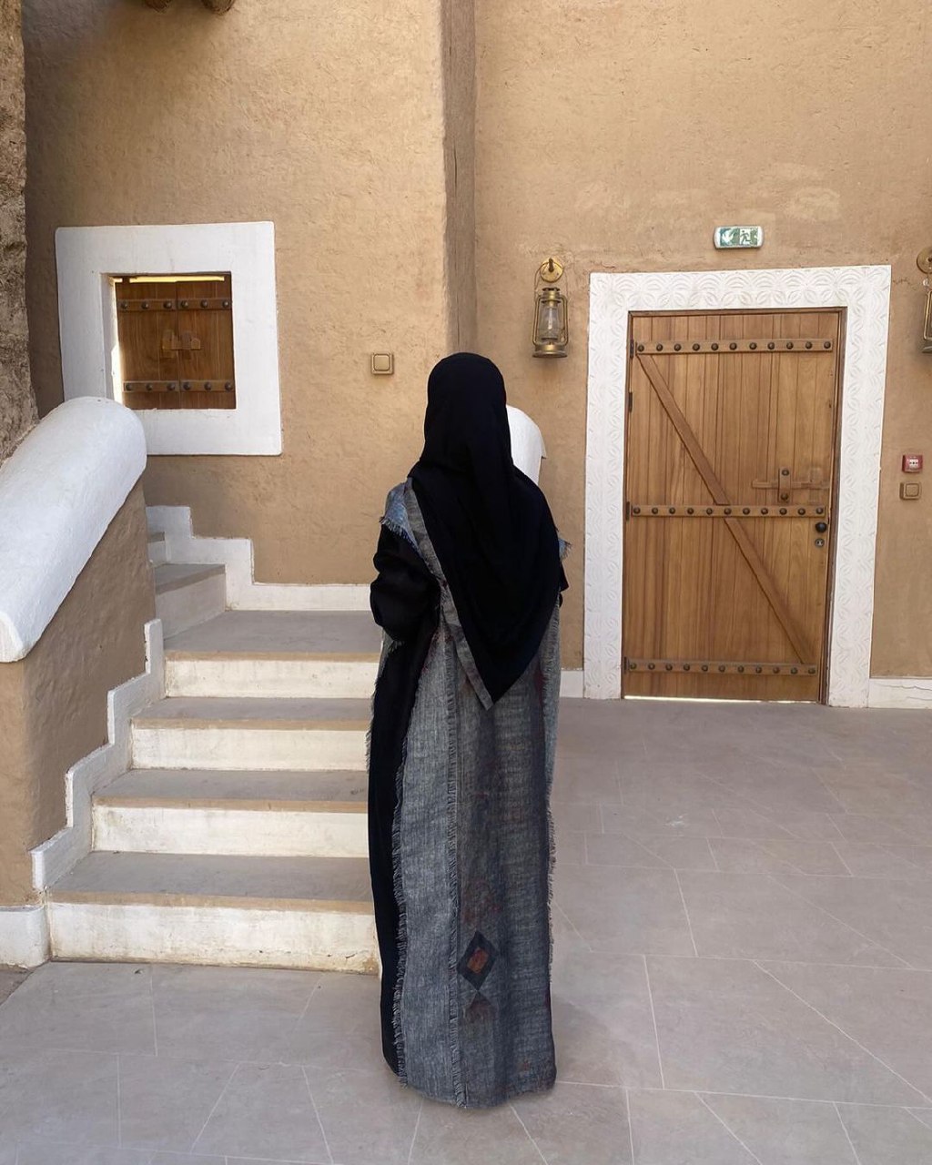  عباية&nbsp;كتان مع تدخيلات لنن طبع 