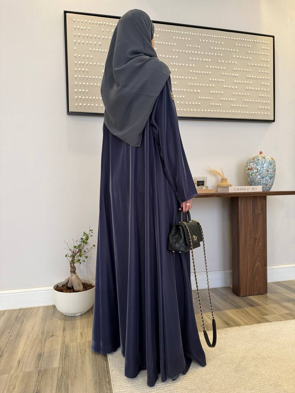  عباية مخمل دبل كلوش سادة 