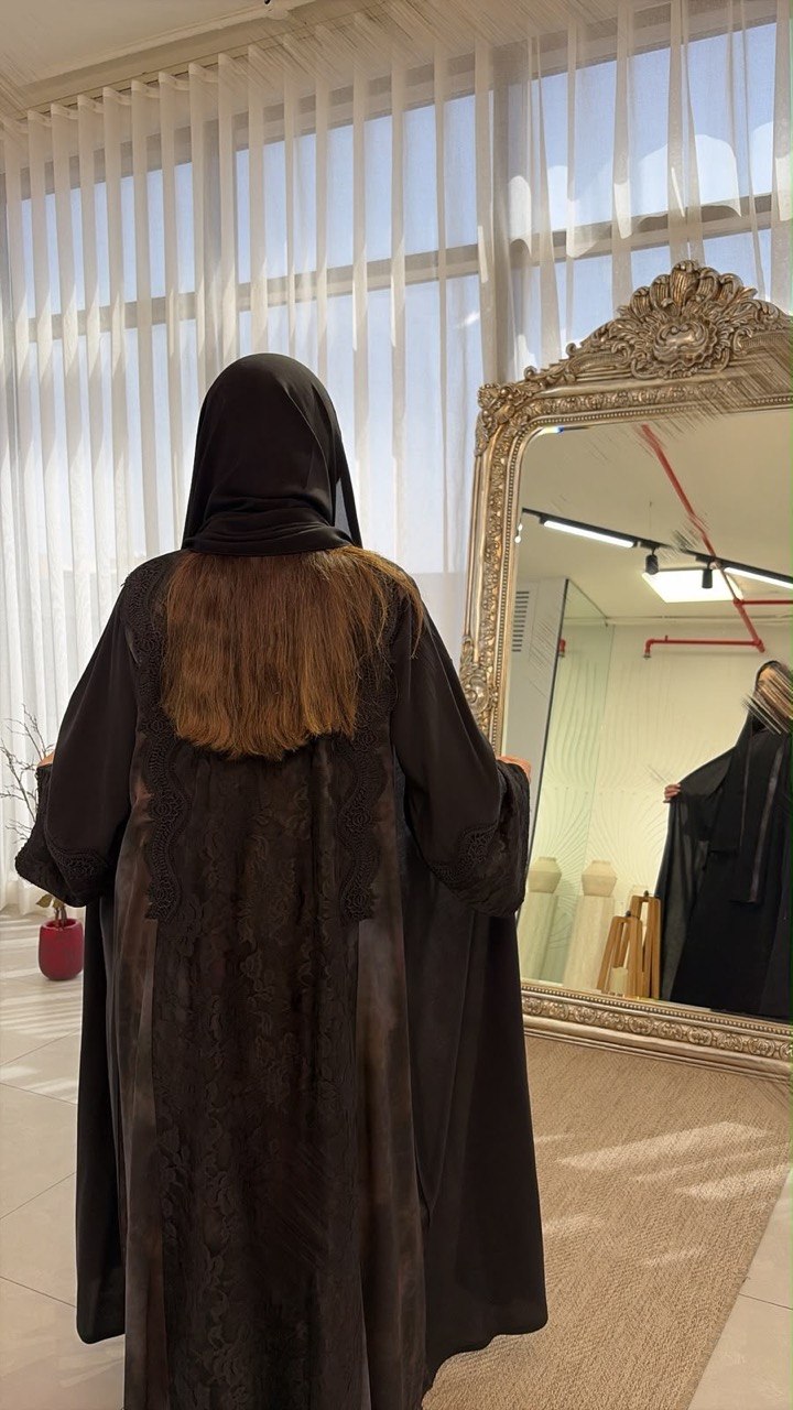  عباية كريب تدخيلات جاكار مع دانتيل  
