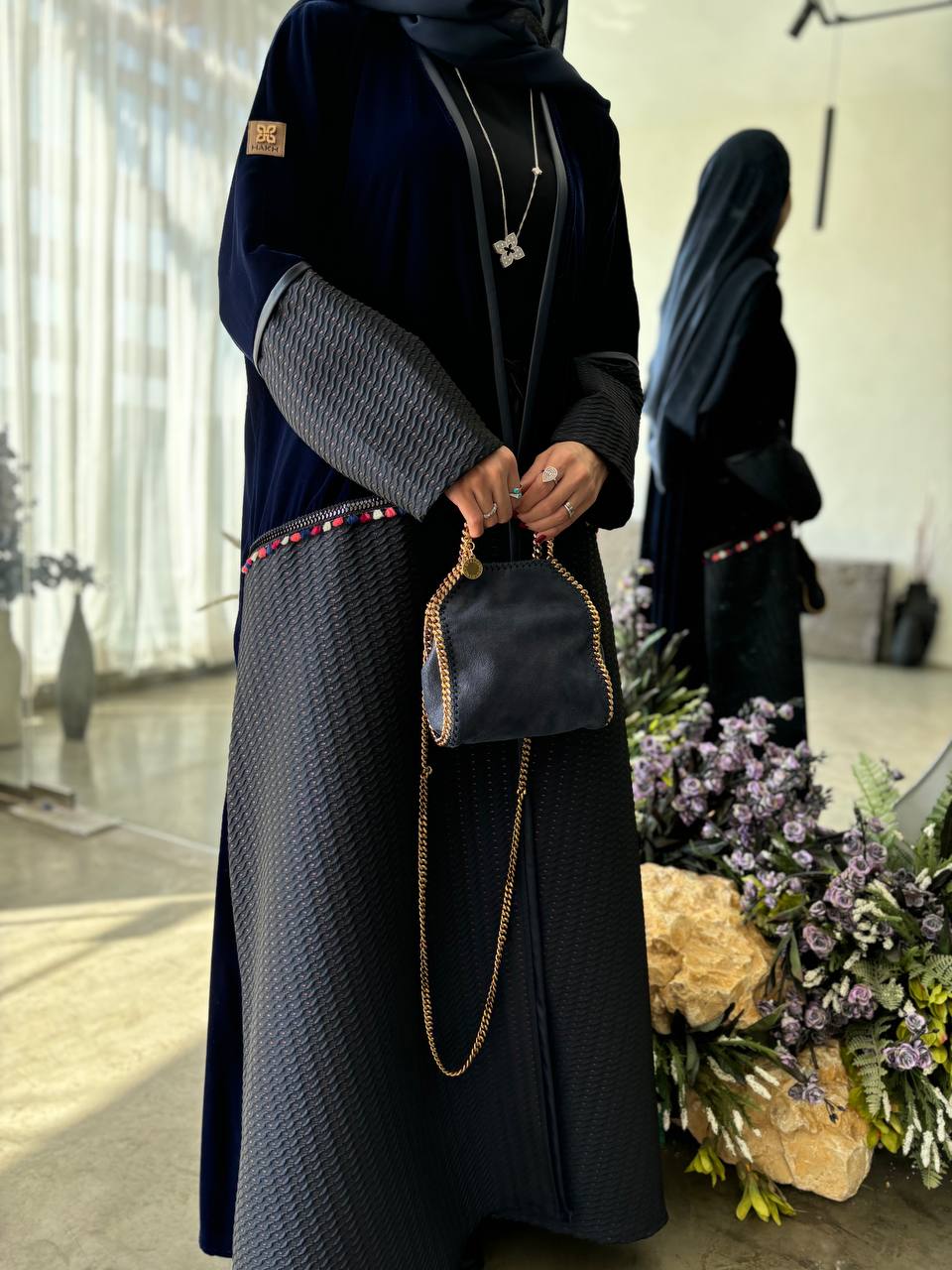  عباية مخمل مع تفته بتحديد هدب 